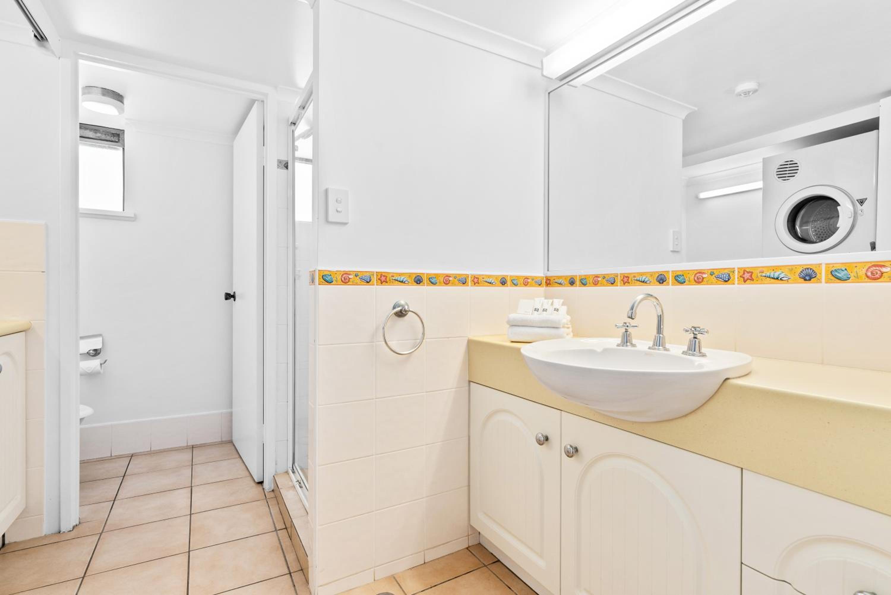 Two-Bedroom Apartment with Ocean View - Photo 4