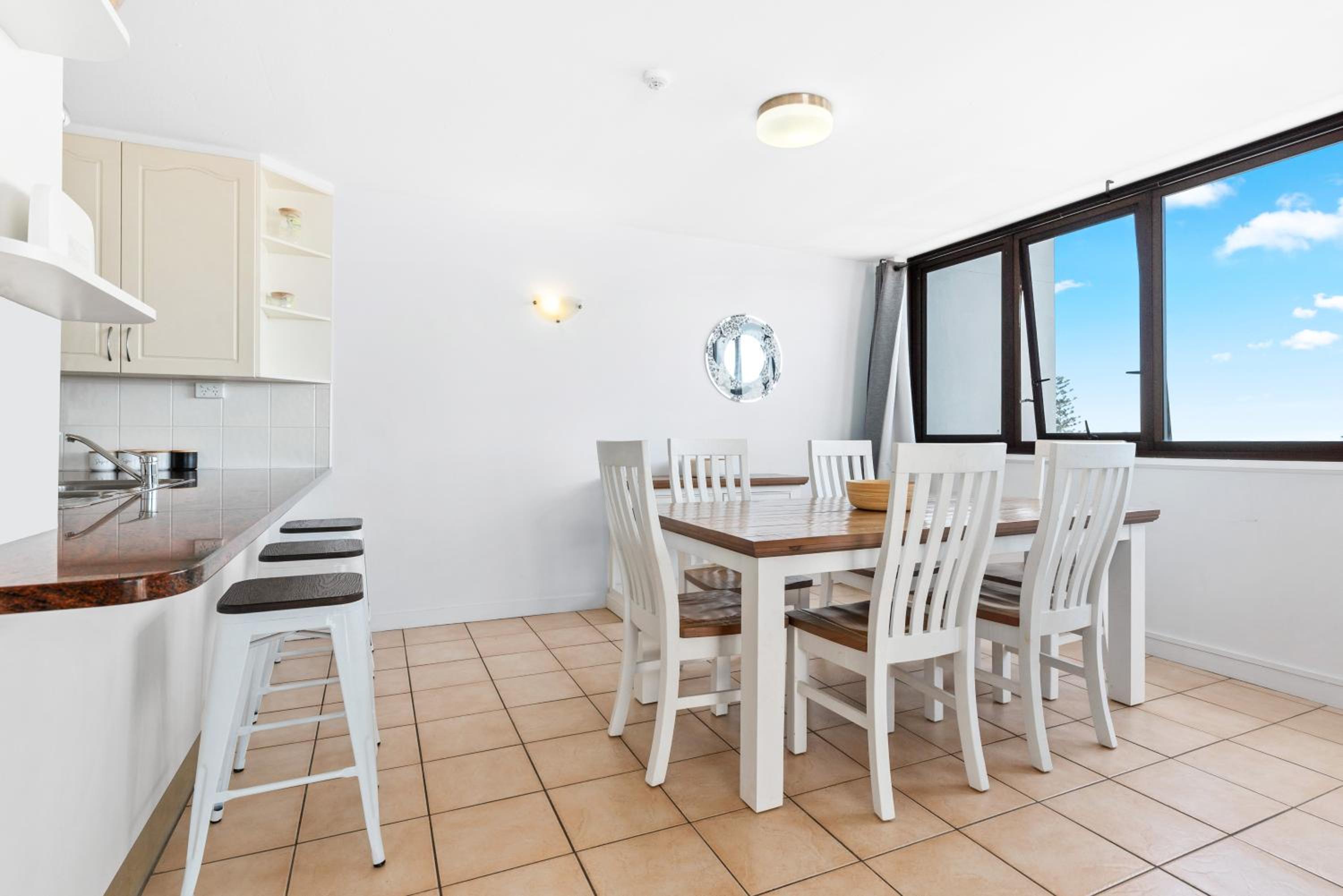 Two-Bedroom Apartment with Ocean View - Photo 16