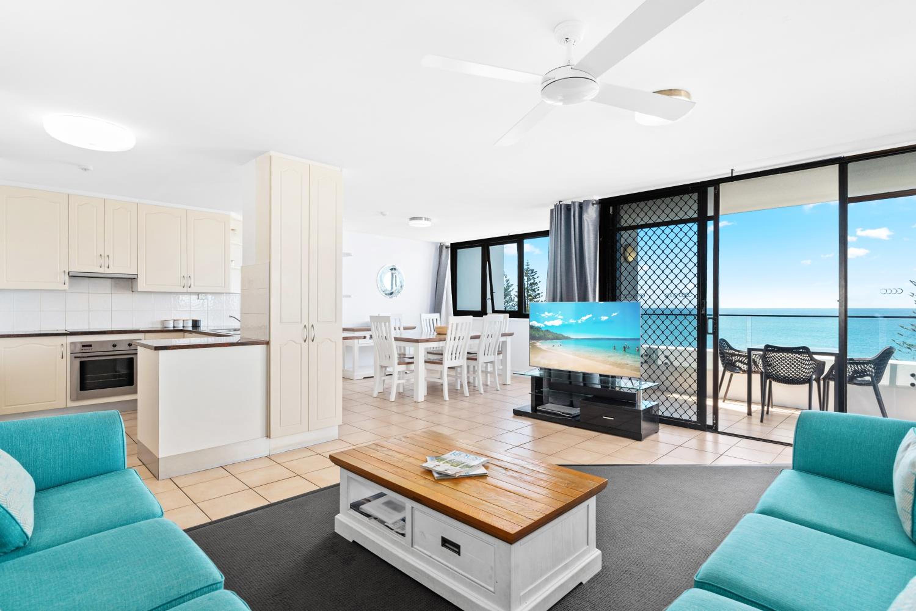 Two-Bedroom Apartment with Ocean View - Photo 12