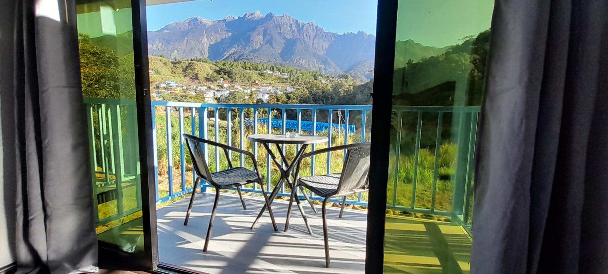 Double Room with Mountain View - Photo 9