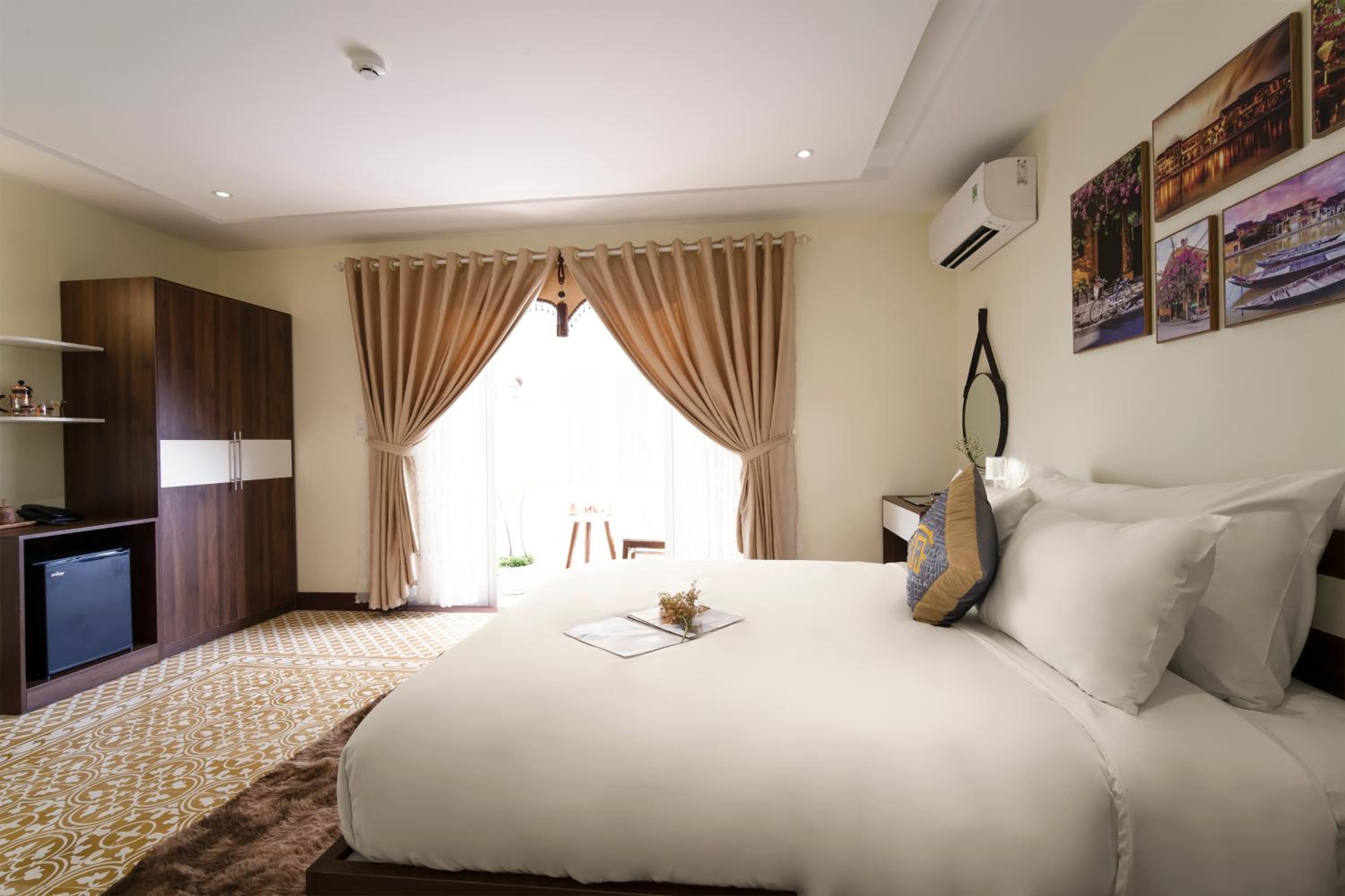 Deluxe King Room - Photo 6