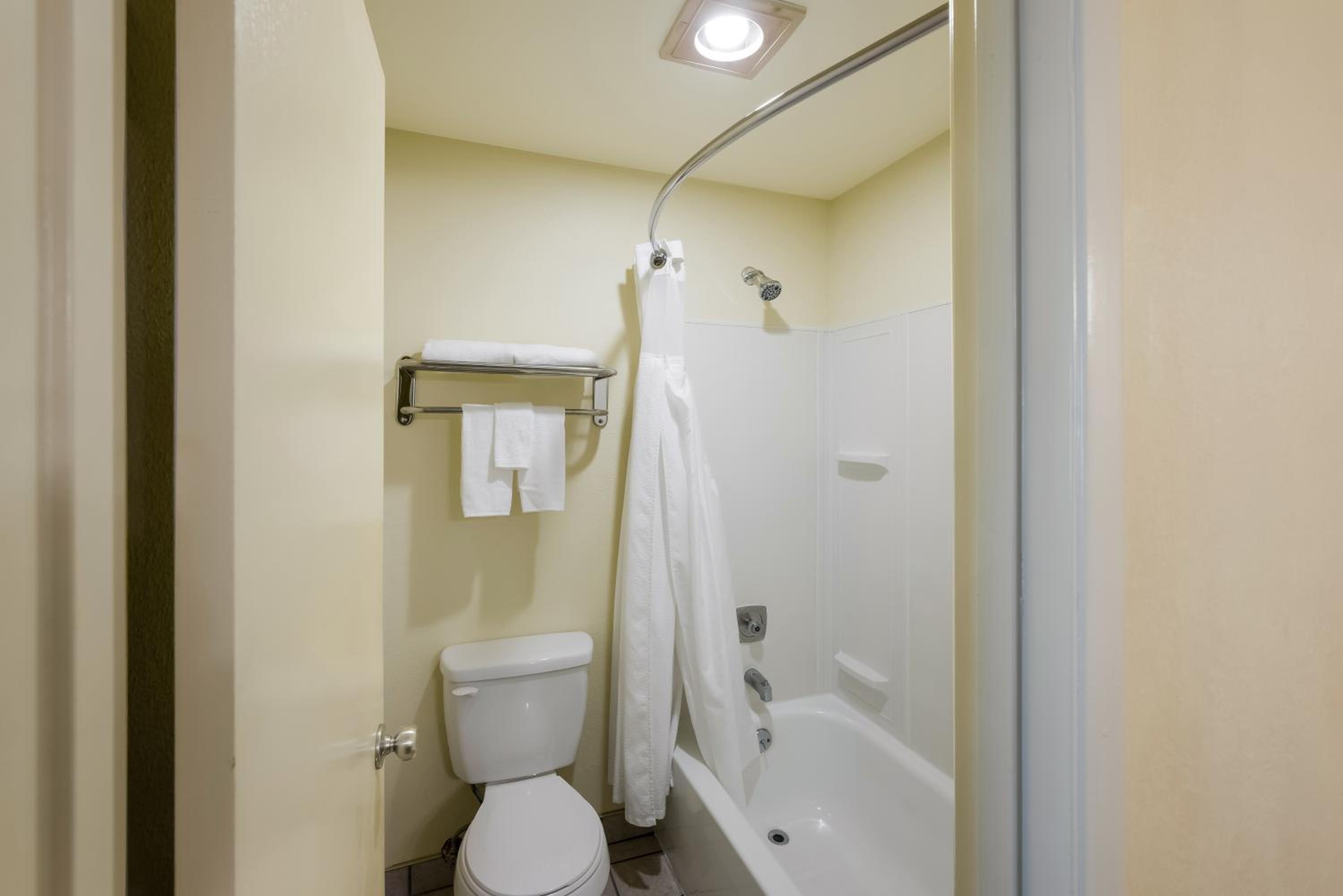 Queen Room - Photo 3