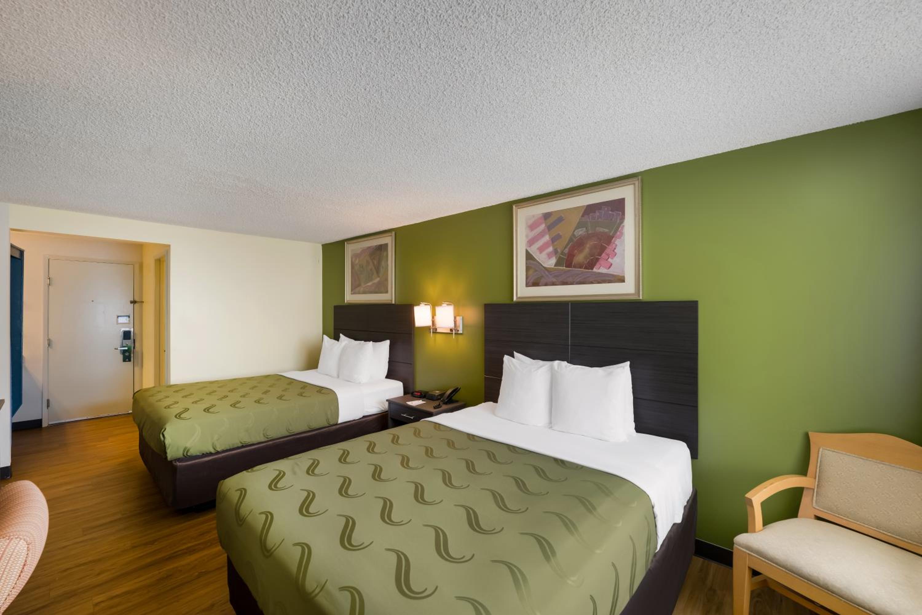 Queen Room with Two Queen Beds - Photo 2