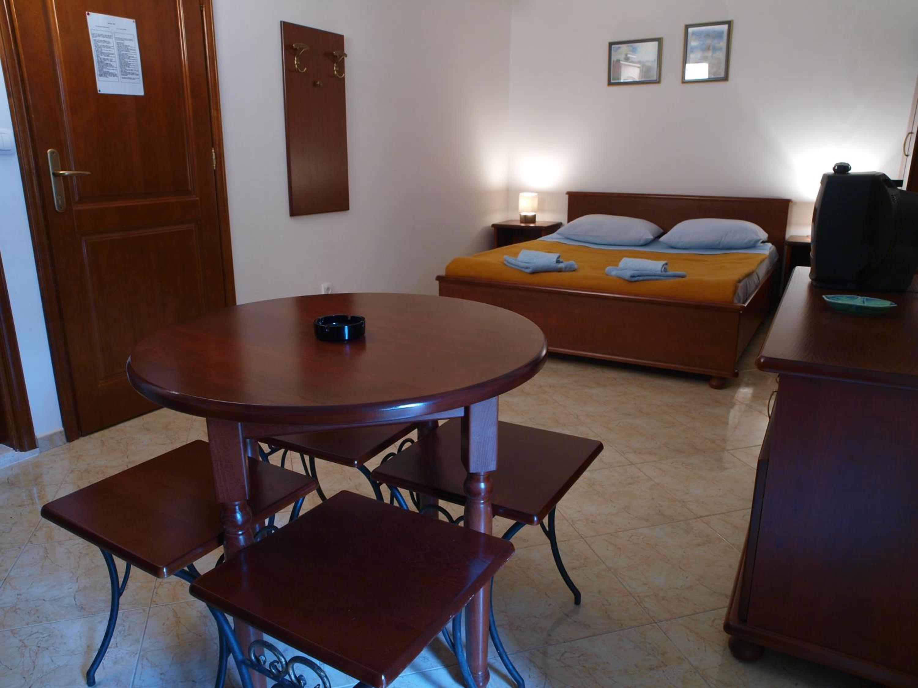 Studio Apartment photo 1