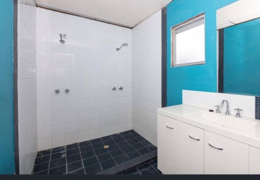 Three-Bedroom House photo 3