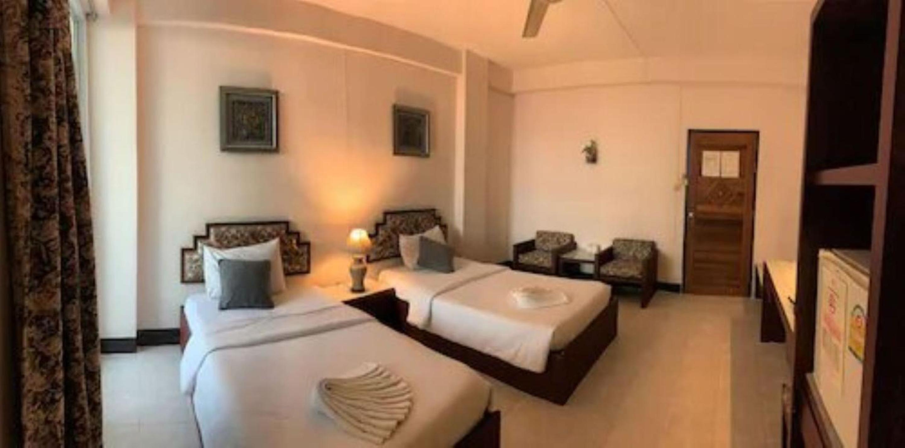 Superior Double or Twin Room with Pool View - Photo 5