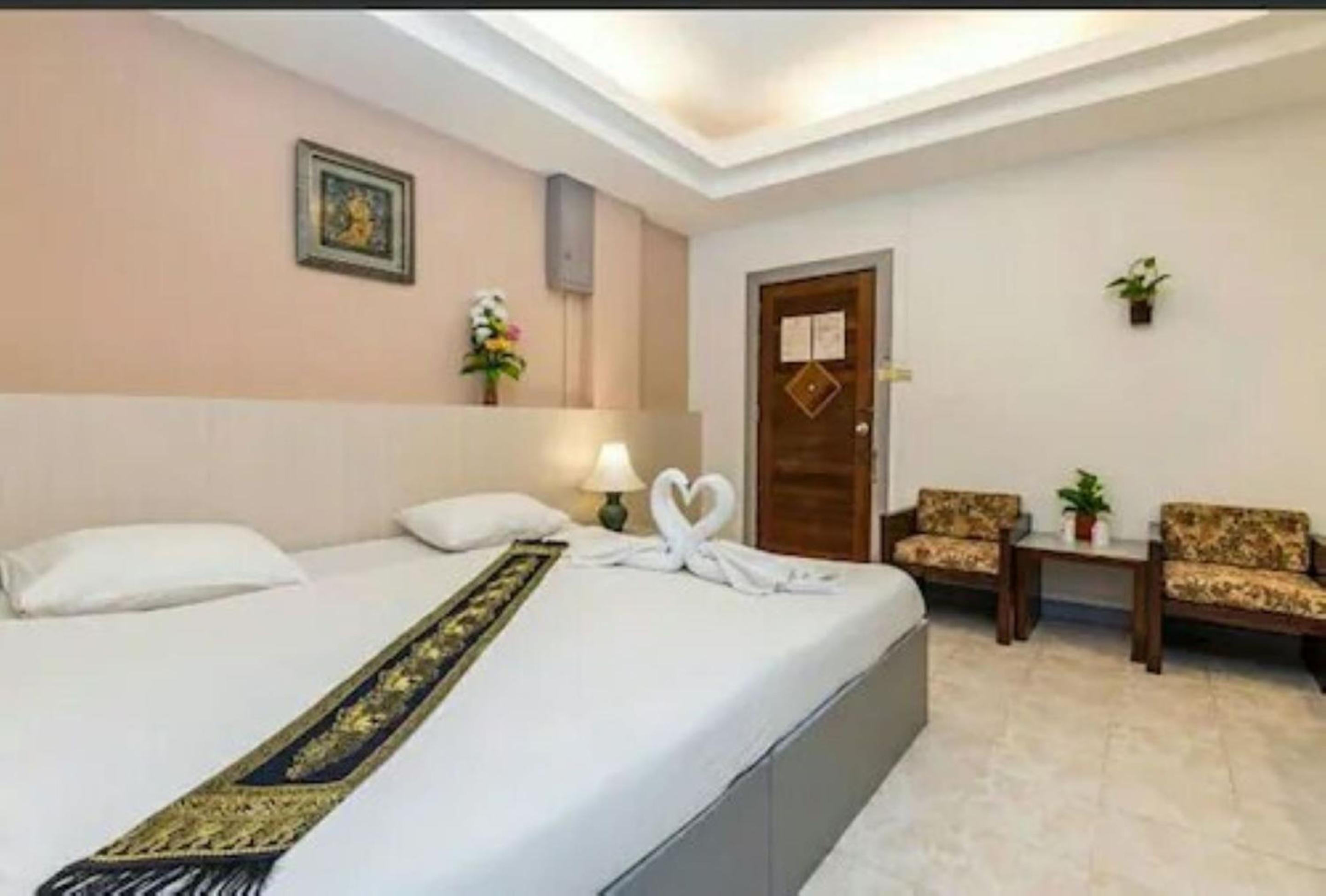 Superior Double or Twin Room with Pool View - Photo 6