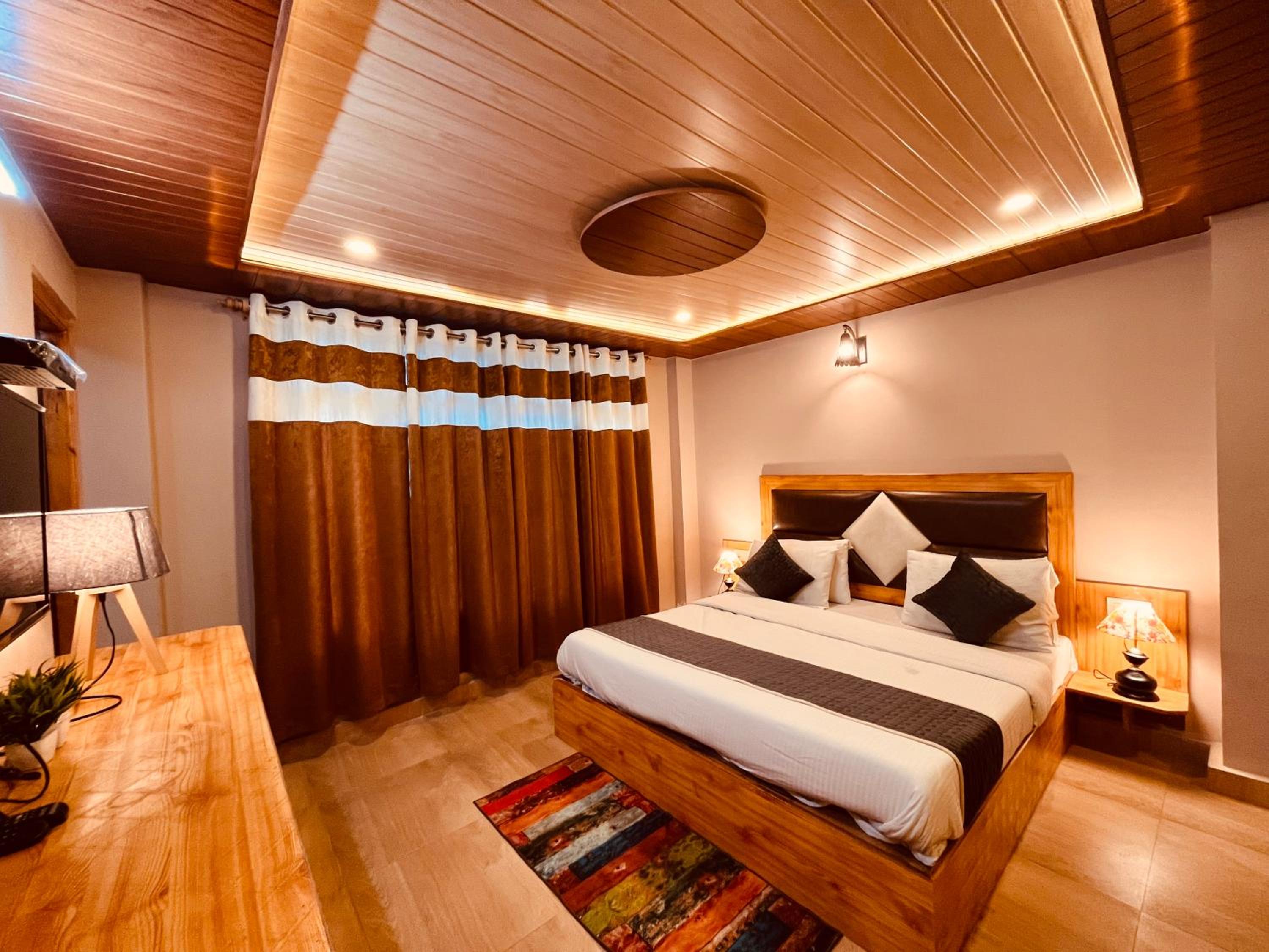 Deluxe Room - Photo 5