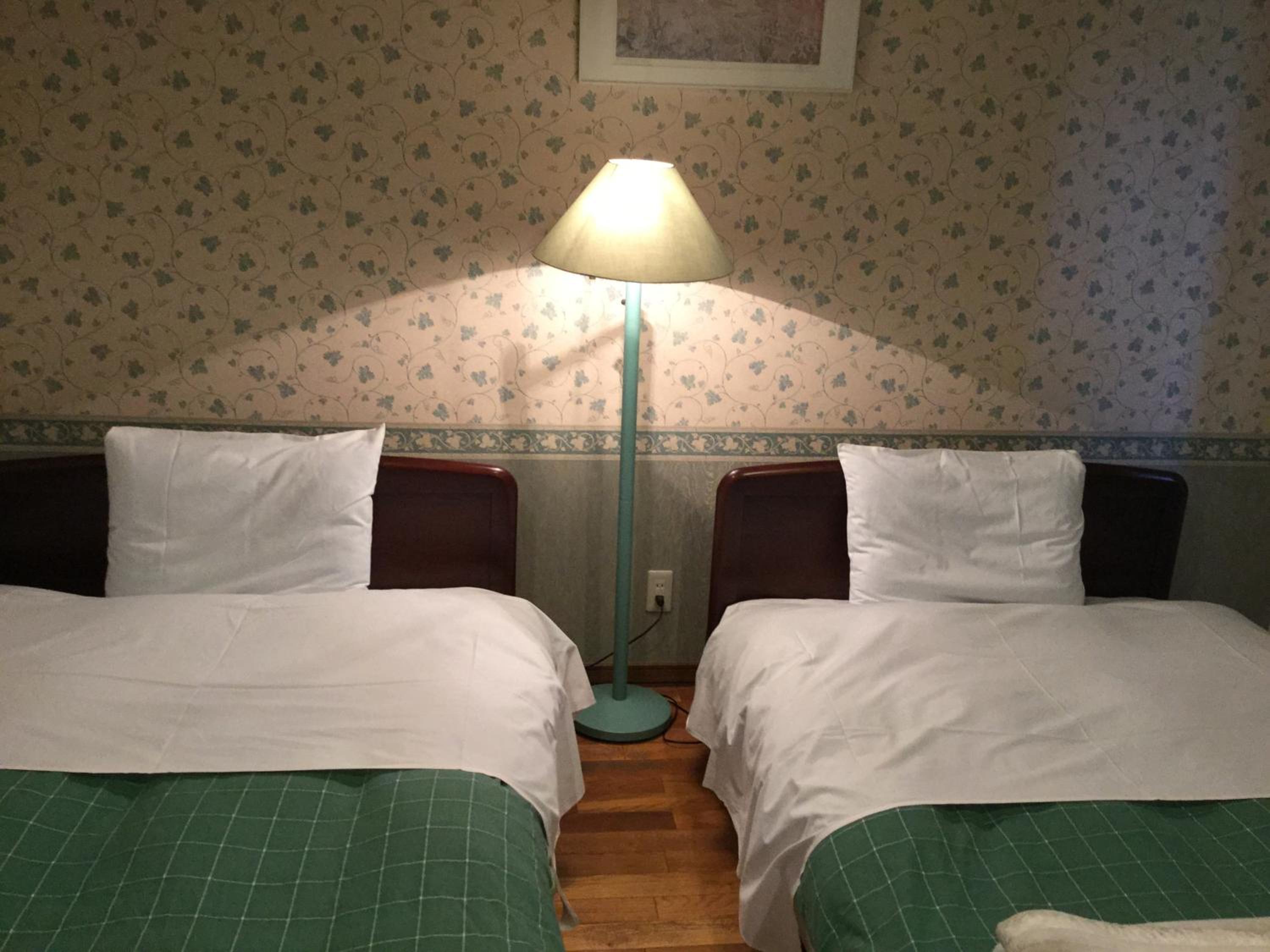 Twin Room with Shared Bathroom - Non-Smoking photo 2