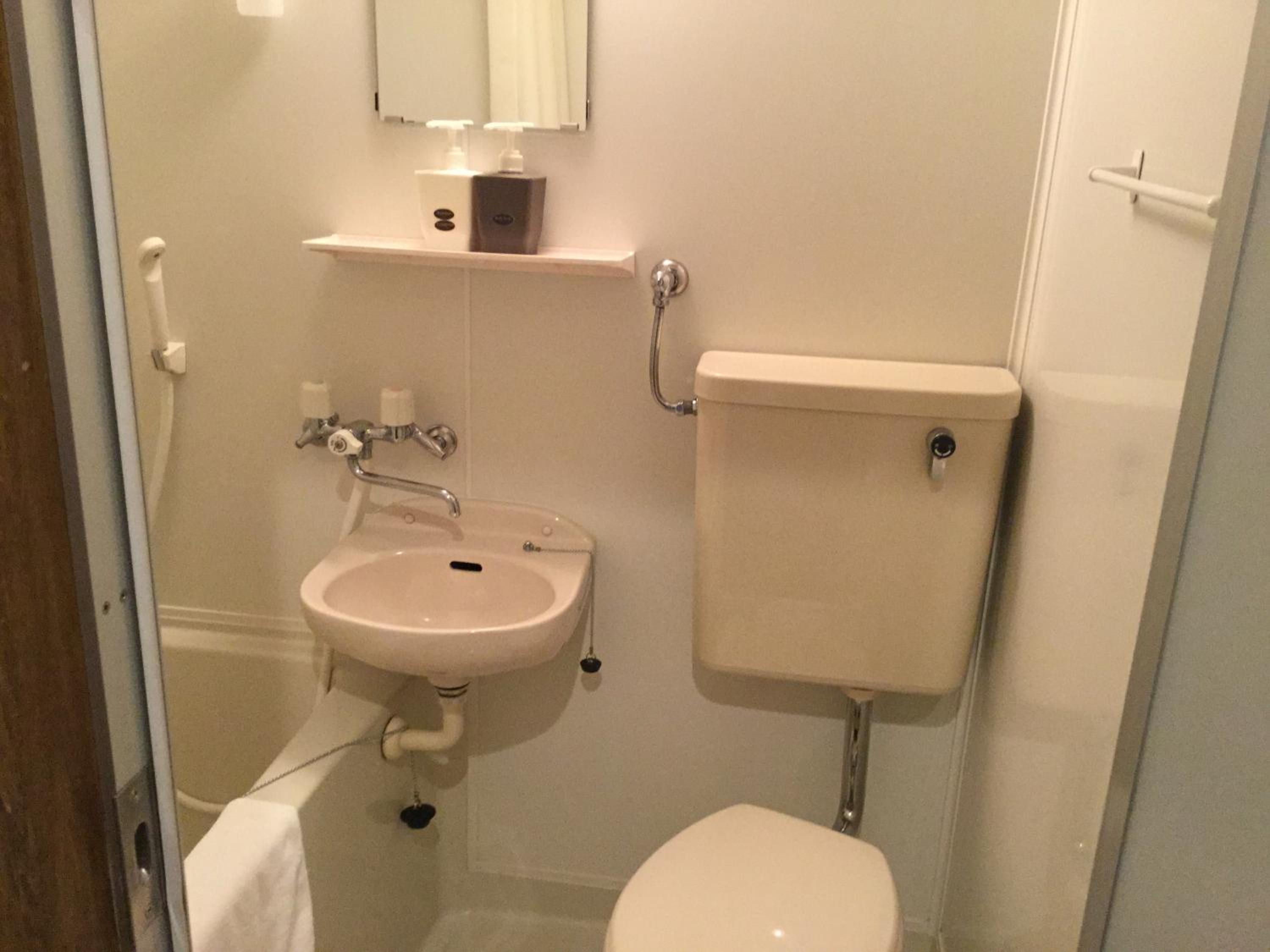 Triple Room with Private Bathroom - Non-Smoking photo 2
