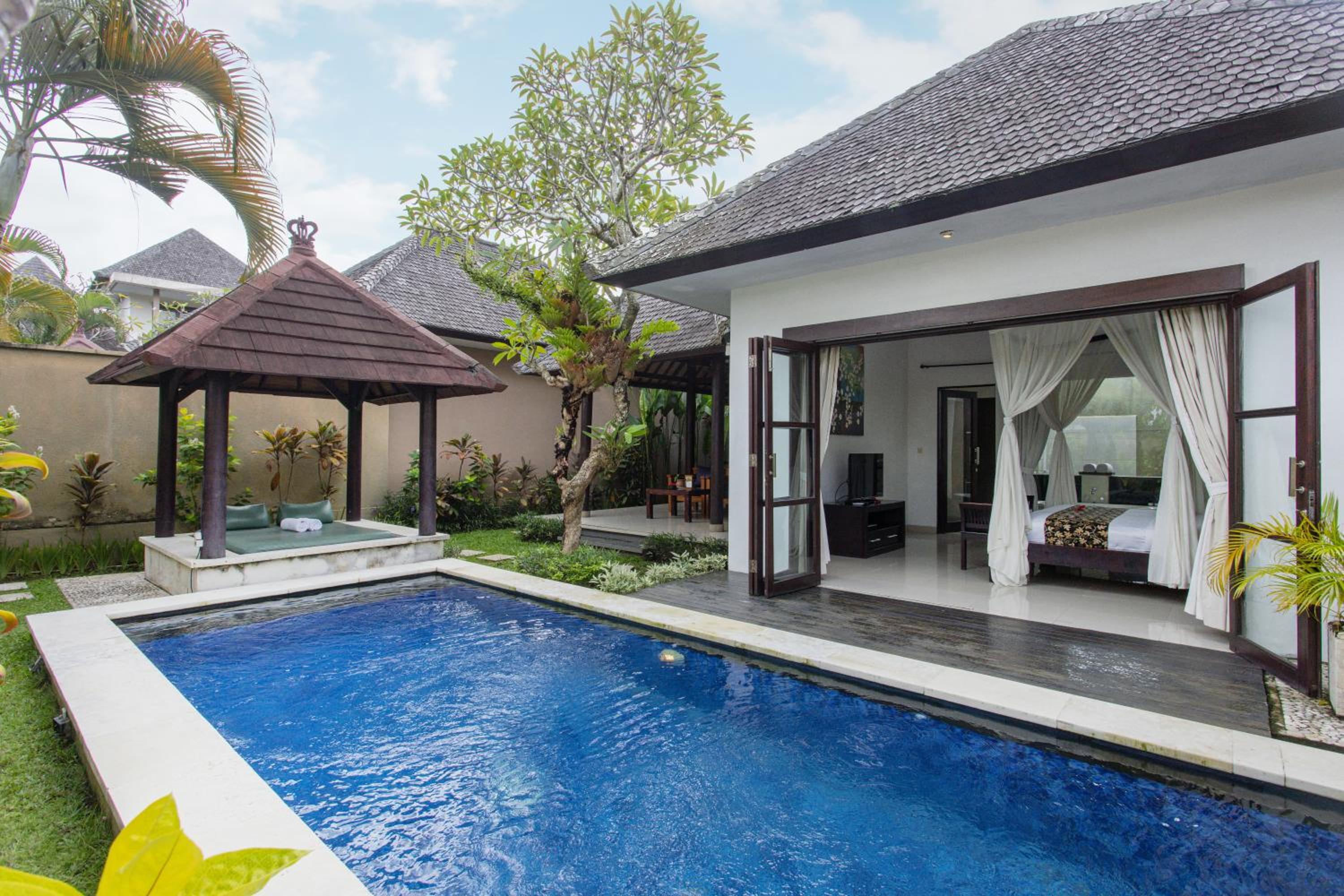 One Bedroom Pool Villa with Outdoor Living Room