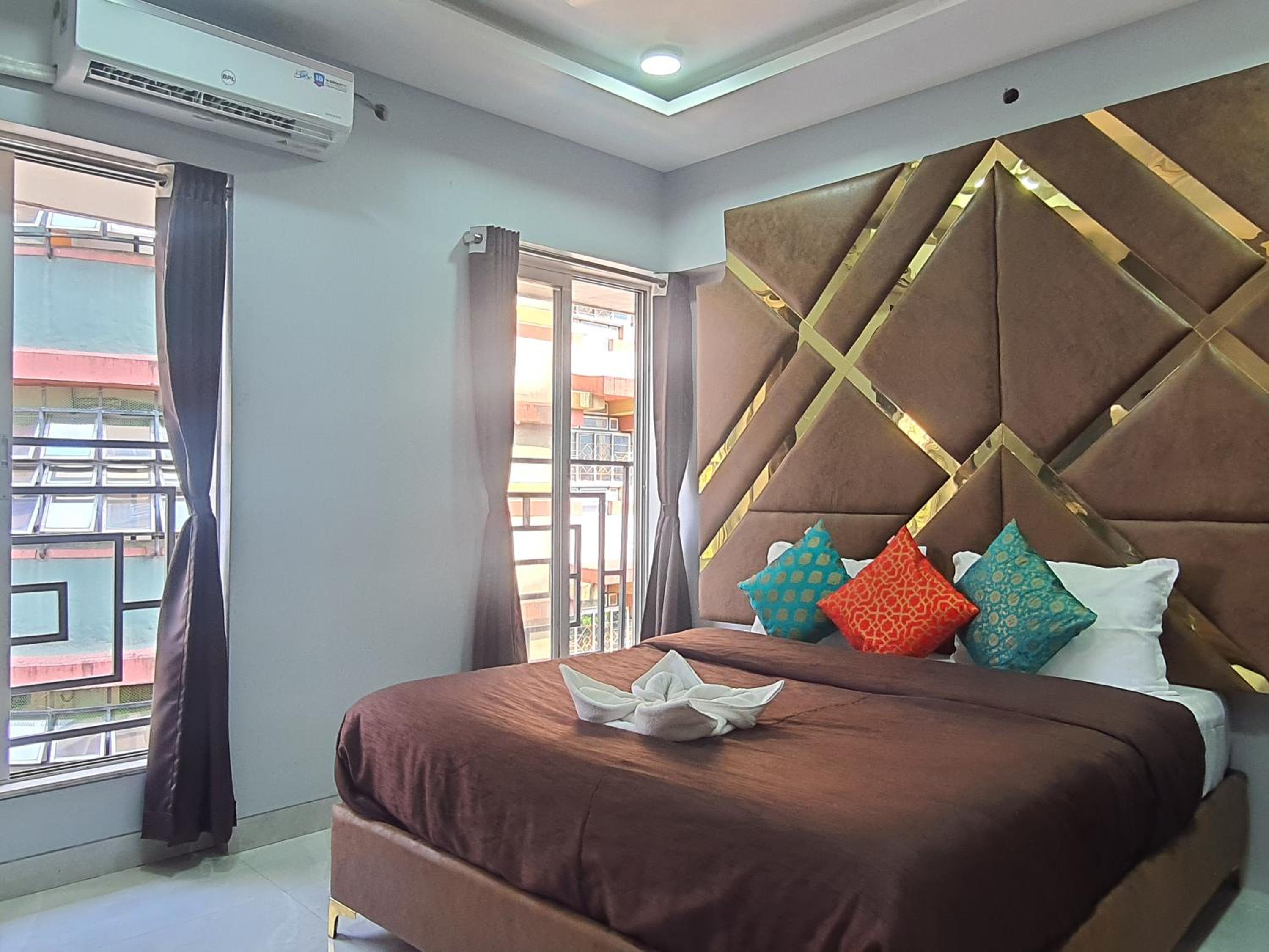 Apartment with Balcony - Photo 7