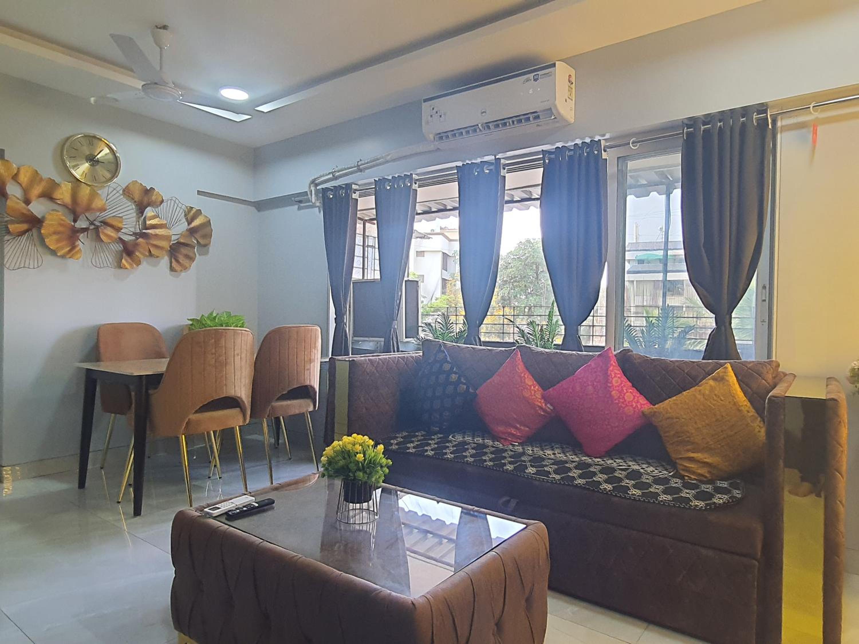 Apartment with Balcony - Photo 2