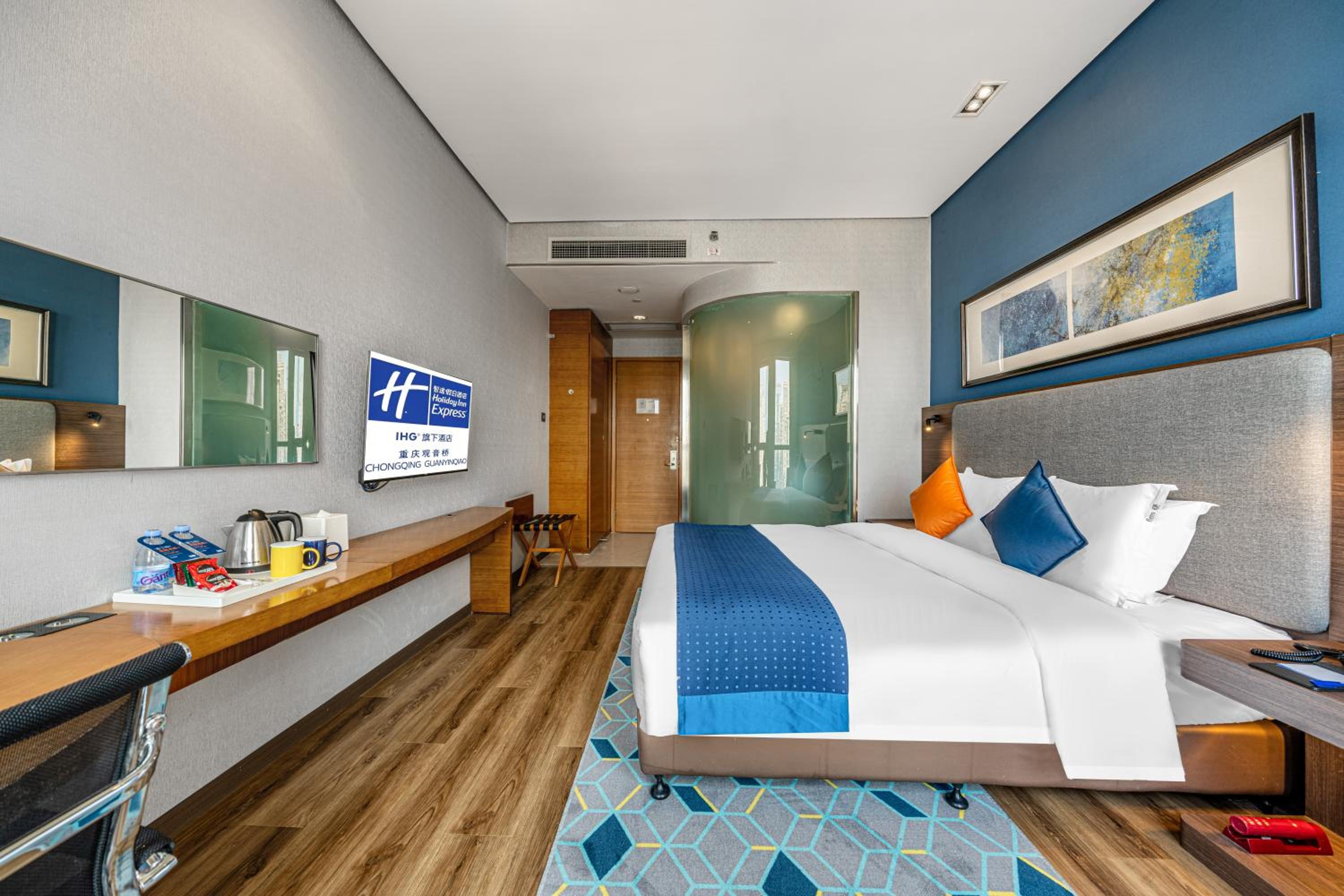 Standard King Room with City View