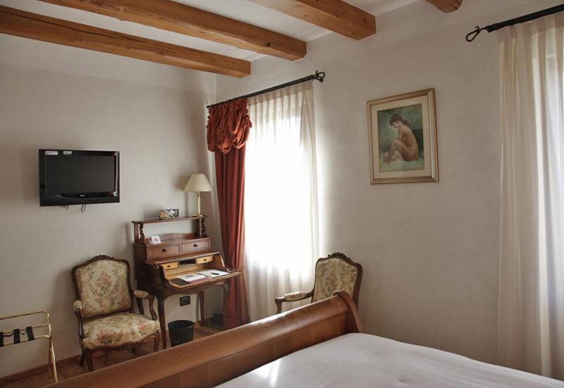 Double or Twin Room - Photo 3