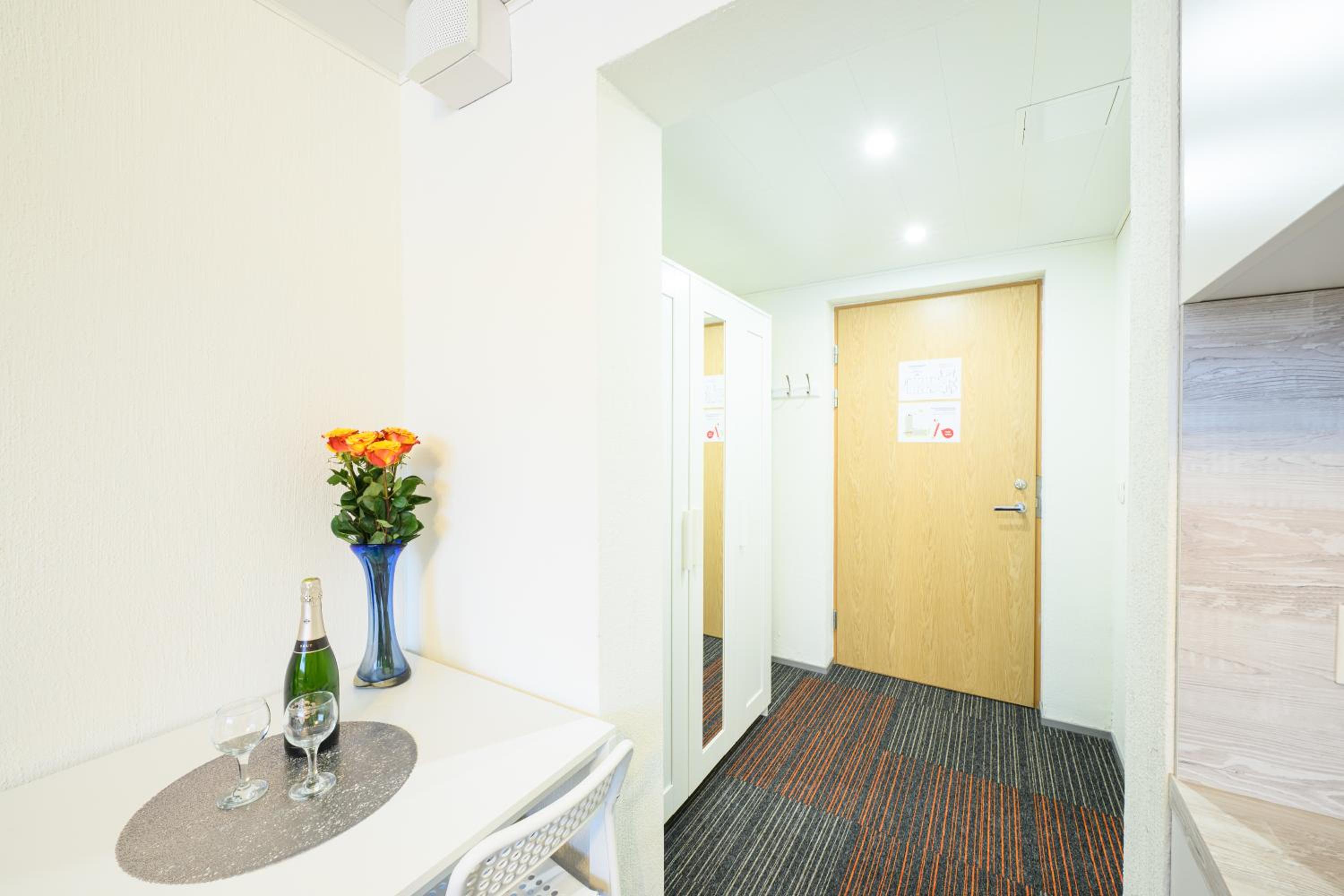 Studio Apartment - Photo 2