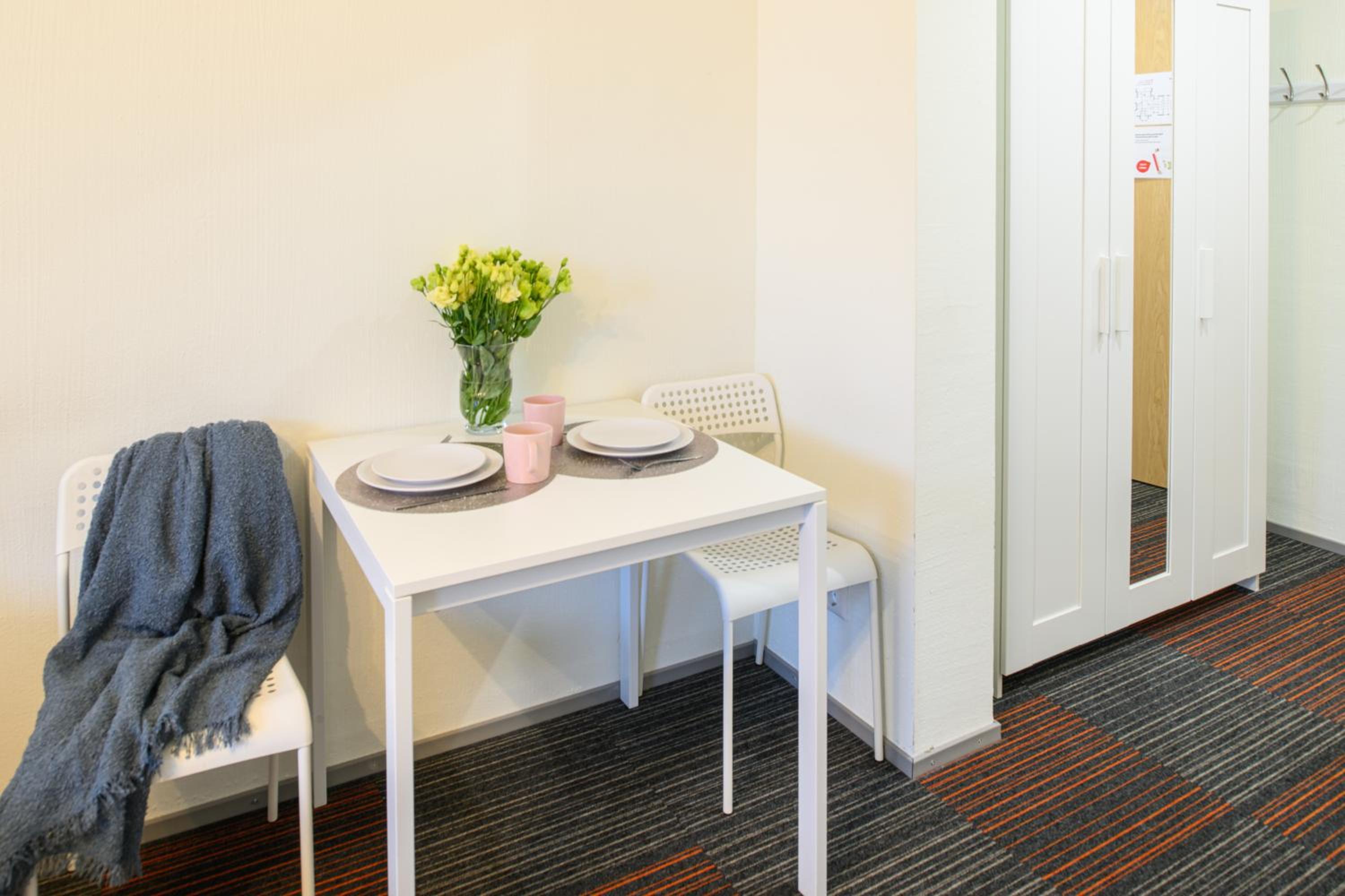 Studio Apartment - Photo 4