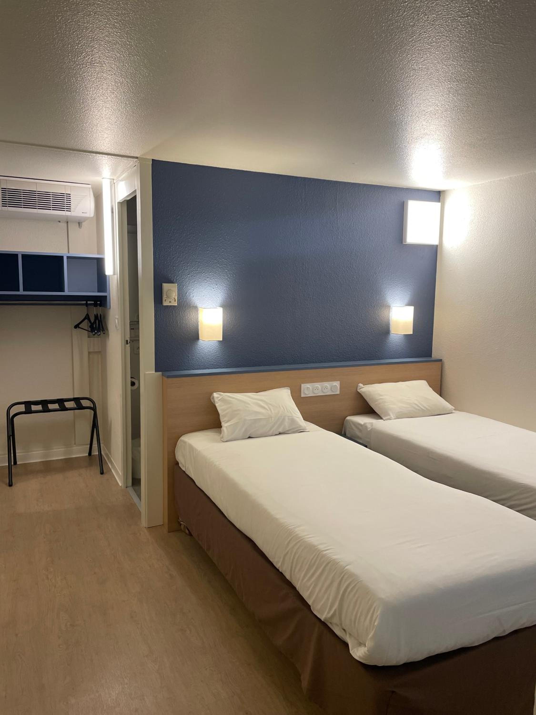 Twin Room - Photo 6