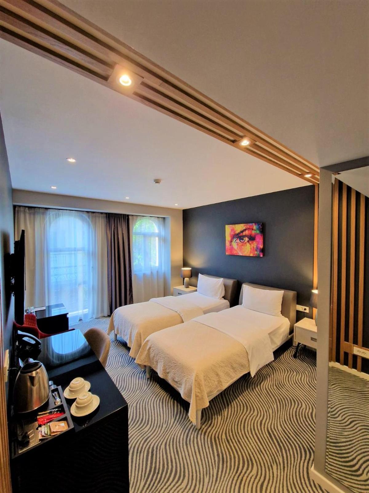 Standard Twin Room - Photo 8