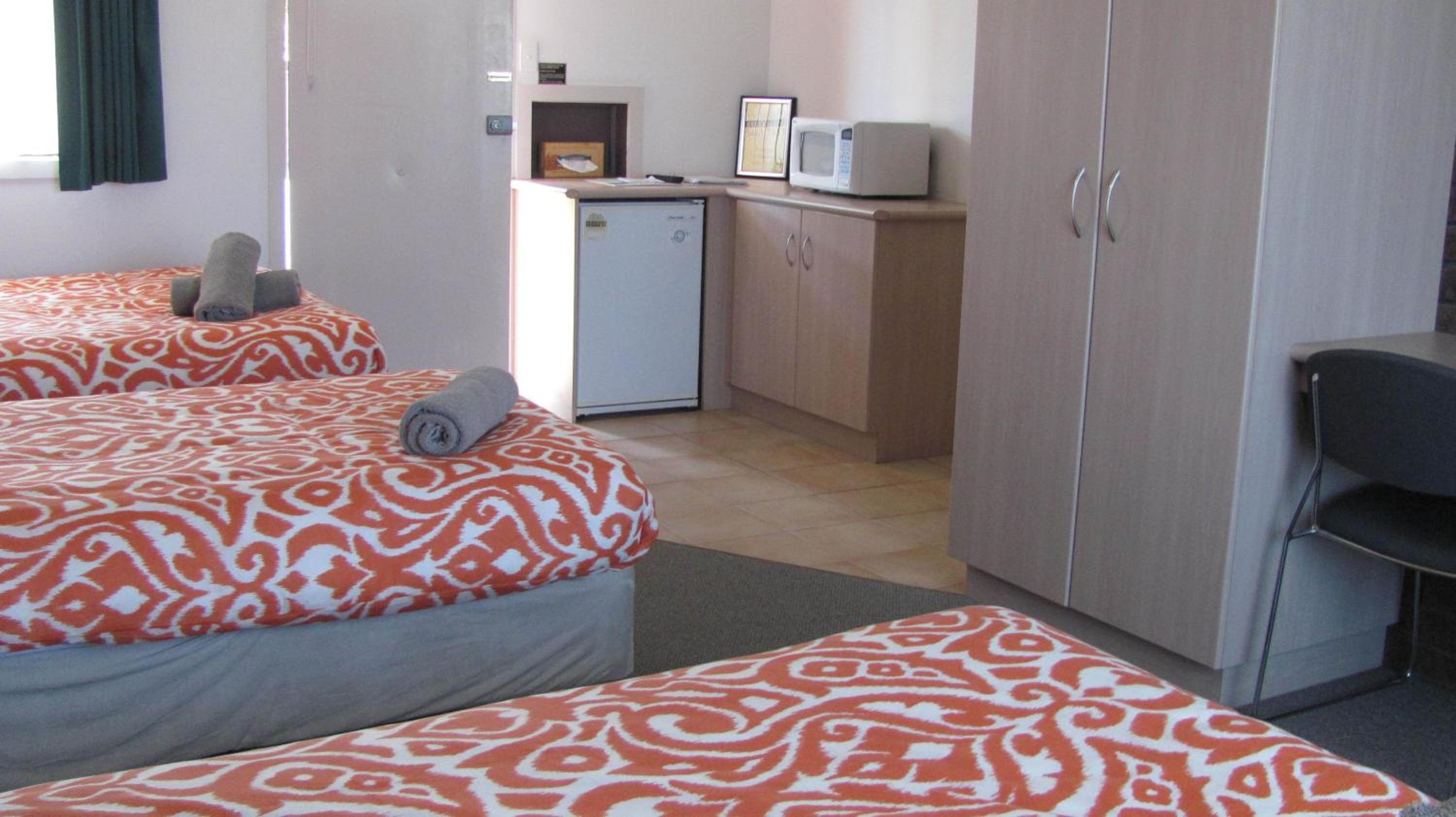 Family Room - Photo 2