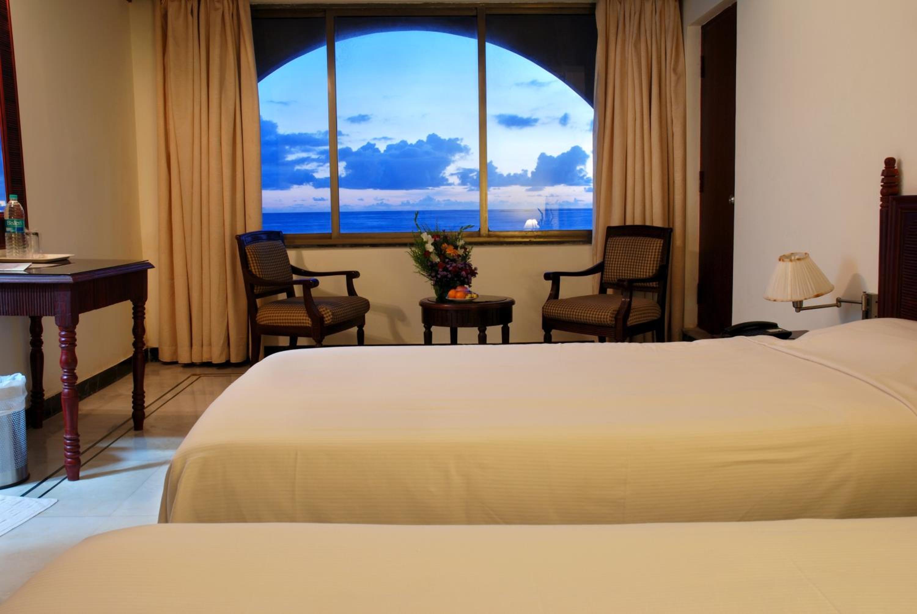 Deluxe Double Room with Sea View - Photo 3