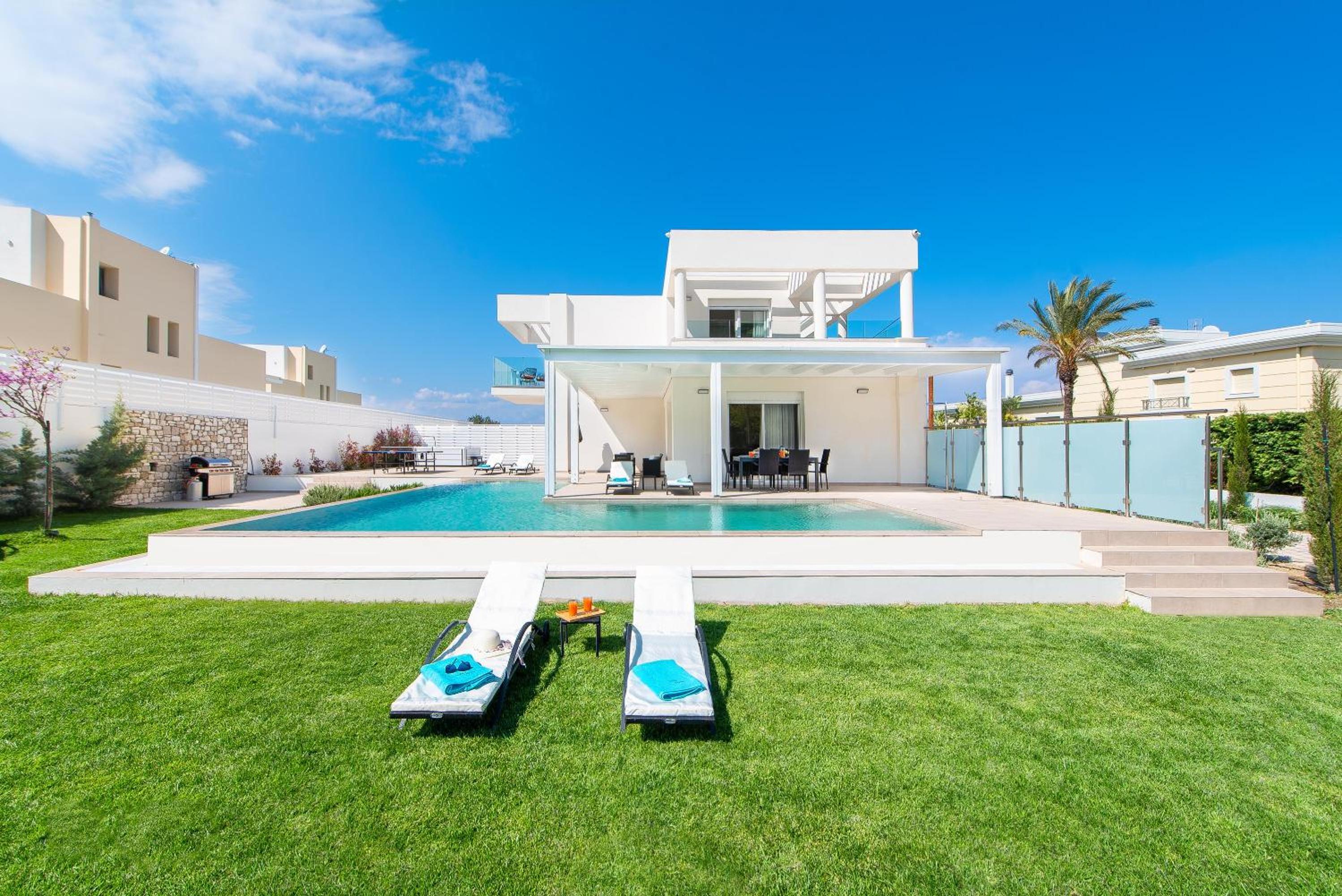 Villa photo 2
