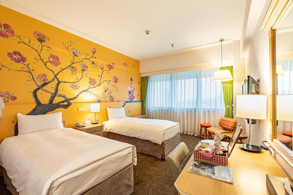 Premier Twin Room photo 2