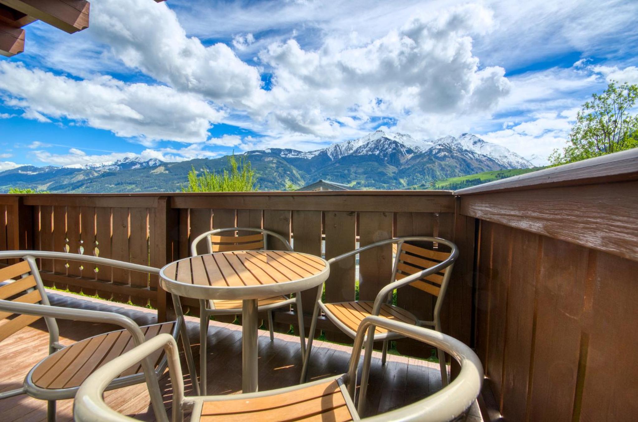 Apartment with Balcony photo 2