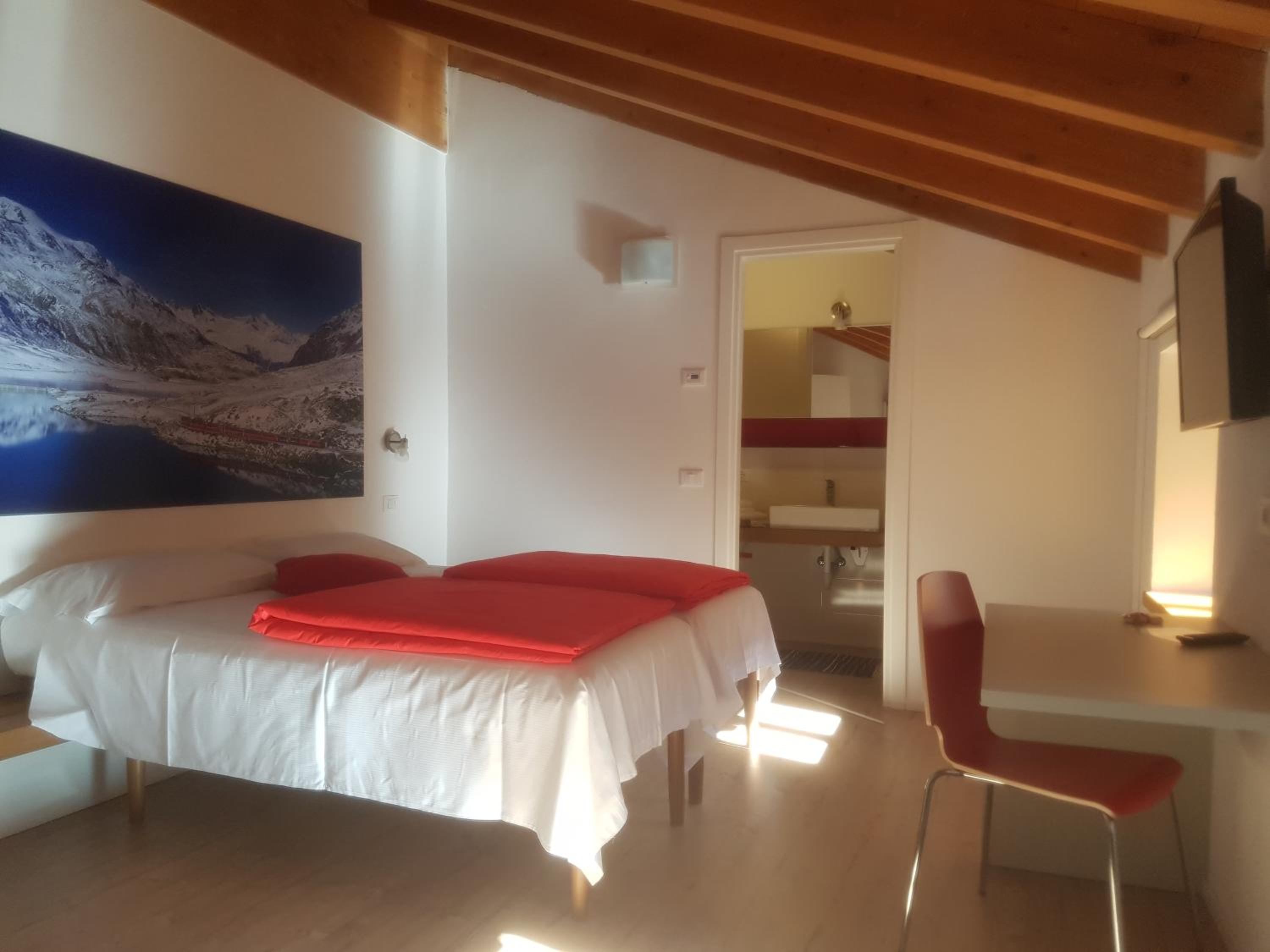 Large Double Room photo 2