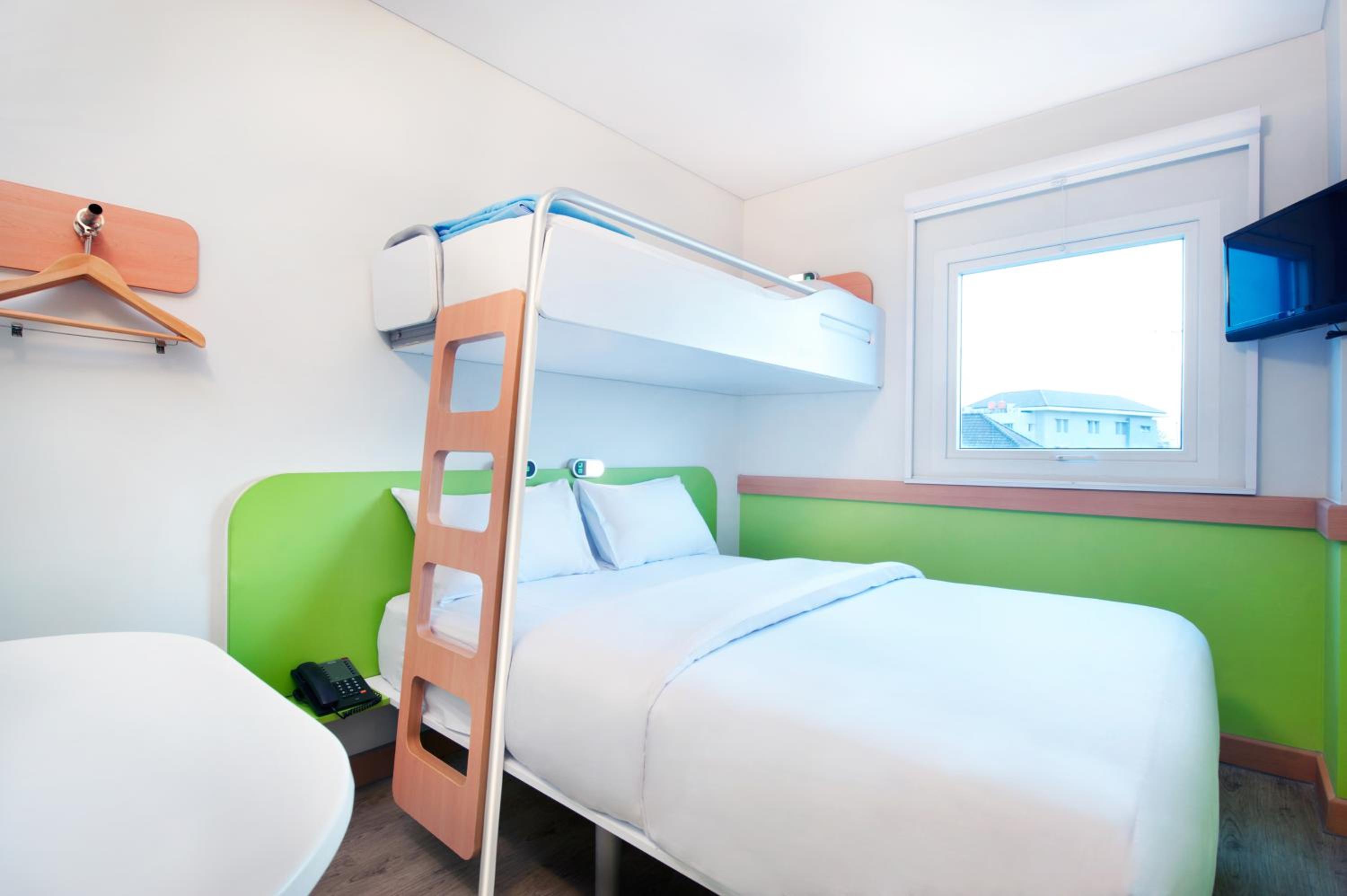 Standard Double Room with Bunk Bed photo 1