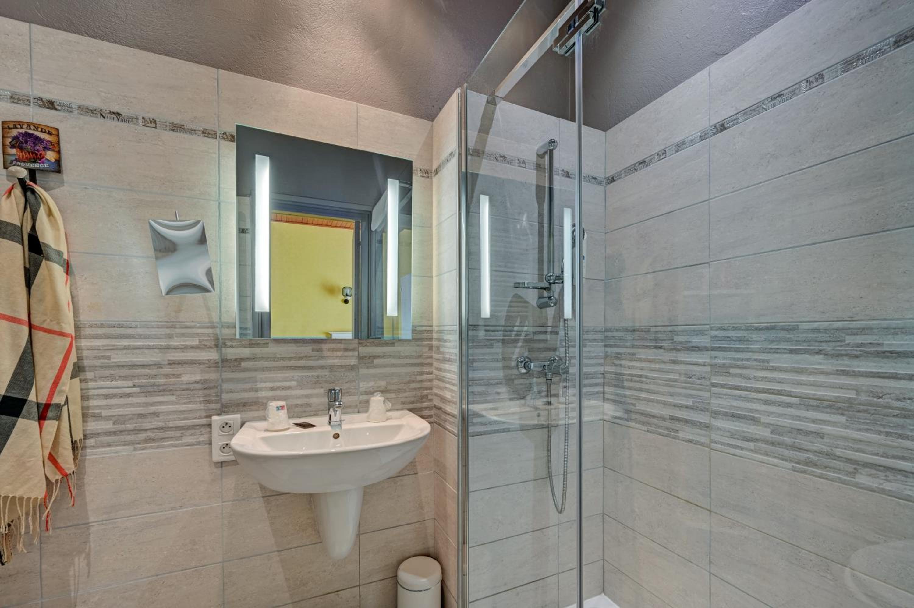 Superior Room - Photo 7