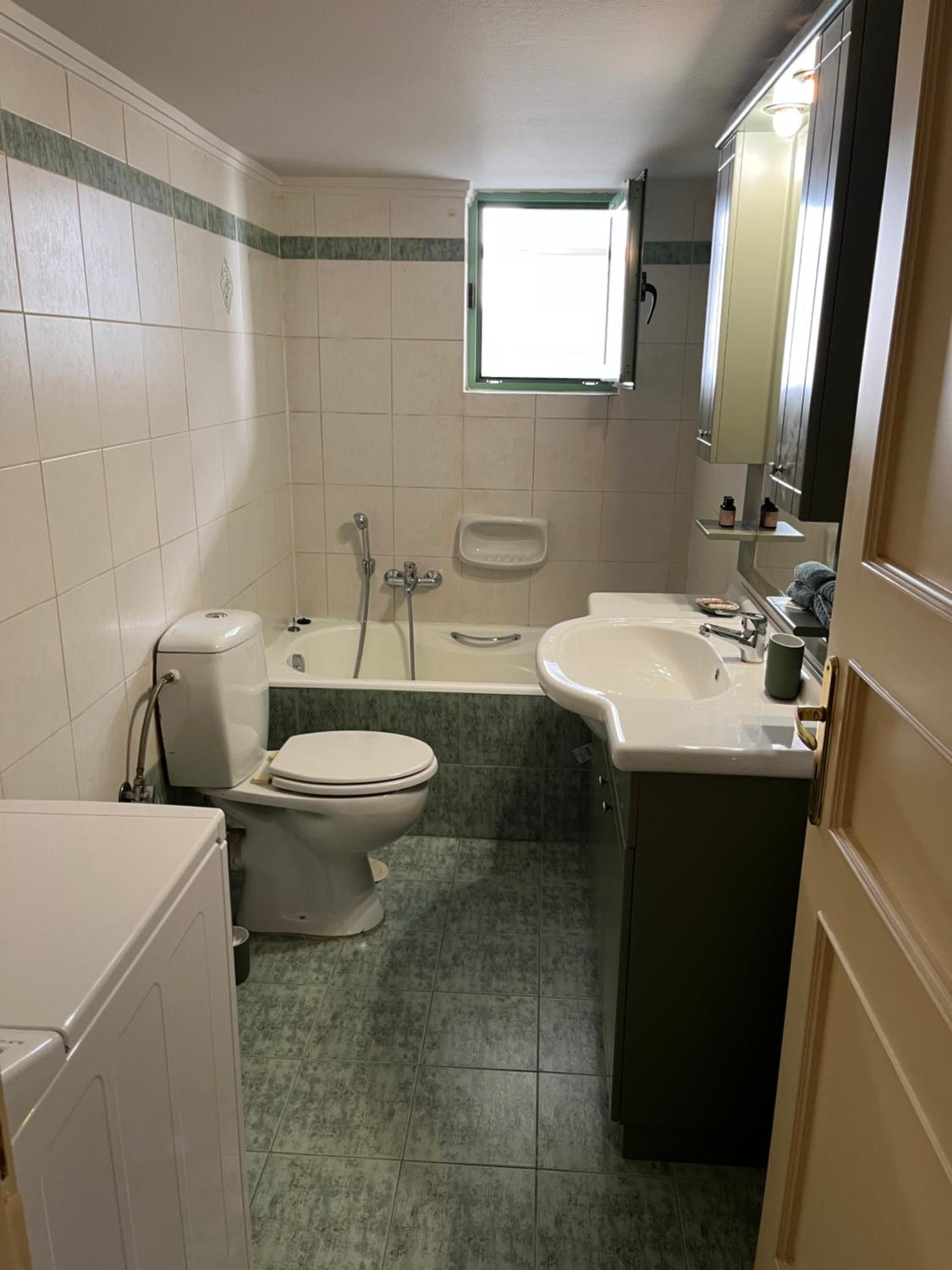 One-Bedroom Apartment photo 3