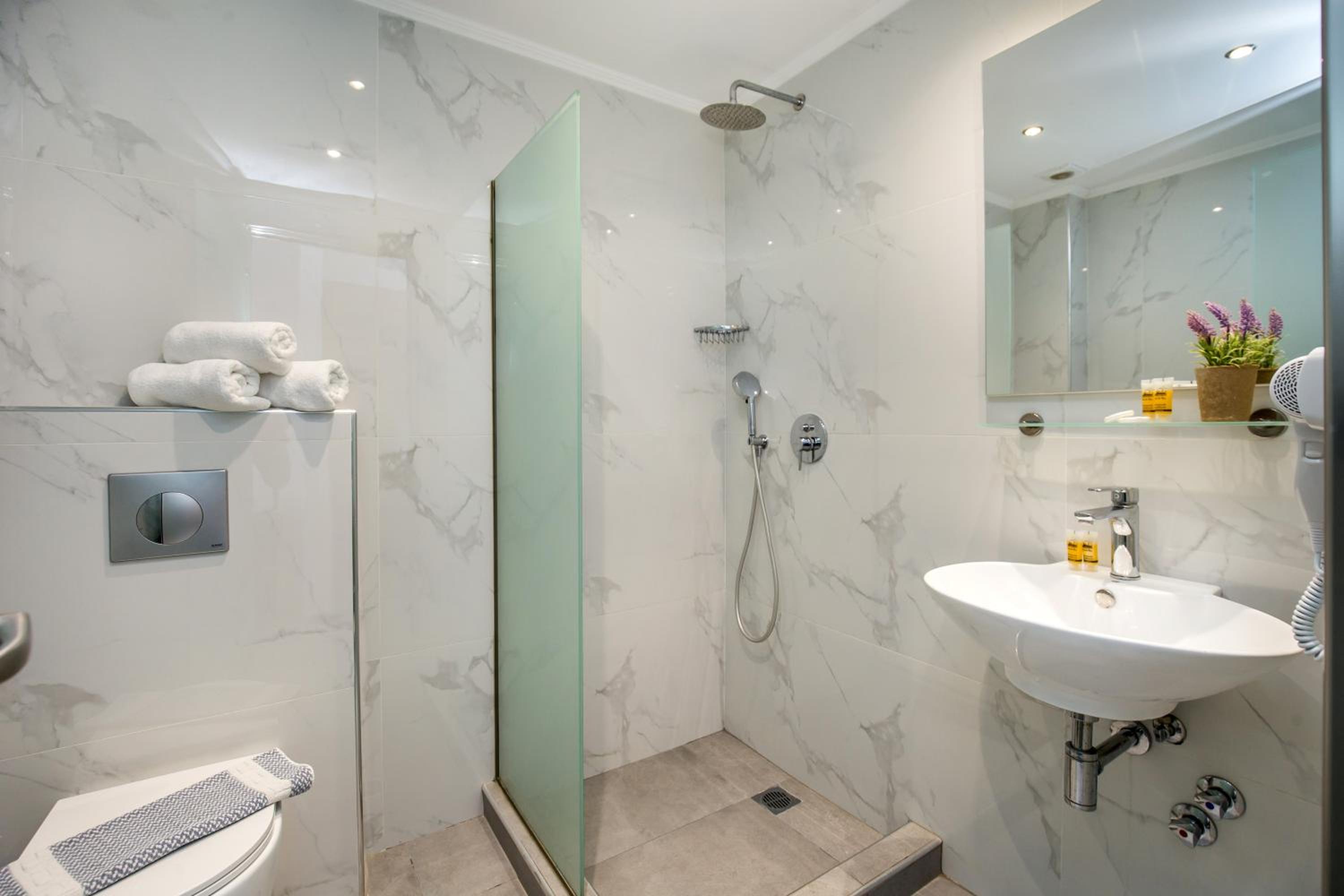 Superior Triple Room with Sea View photo 3