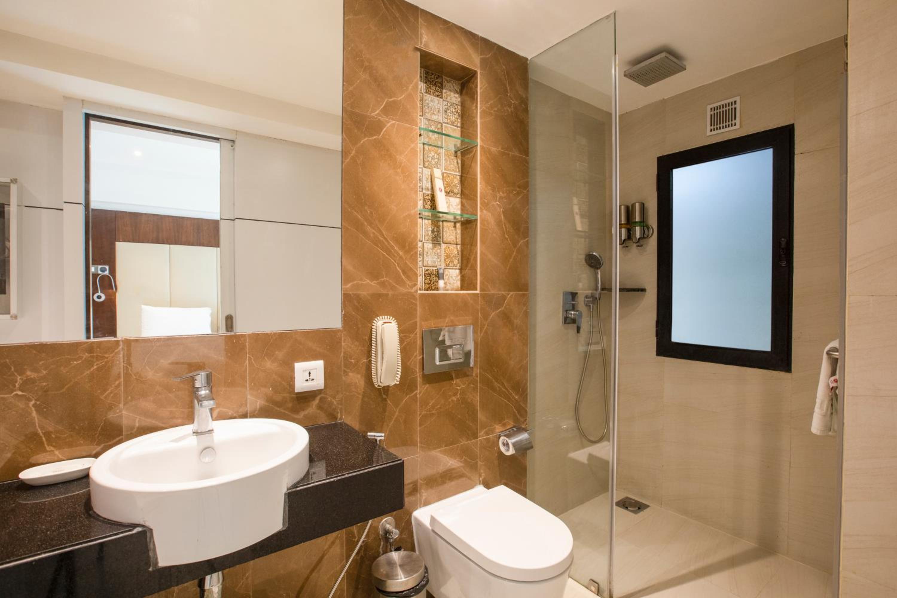 Studio room with Jacuzzi, Fruit Basket, and 15% off on Food and Soft Beverages - Photo 2