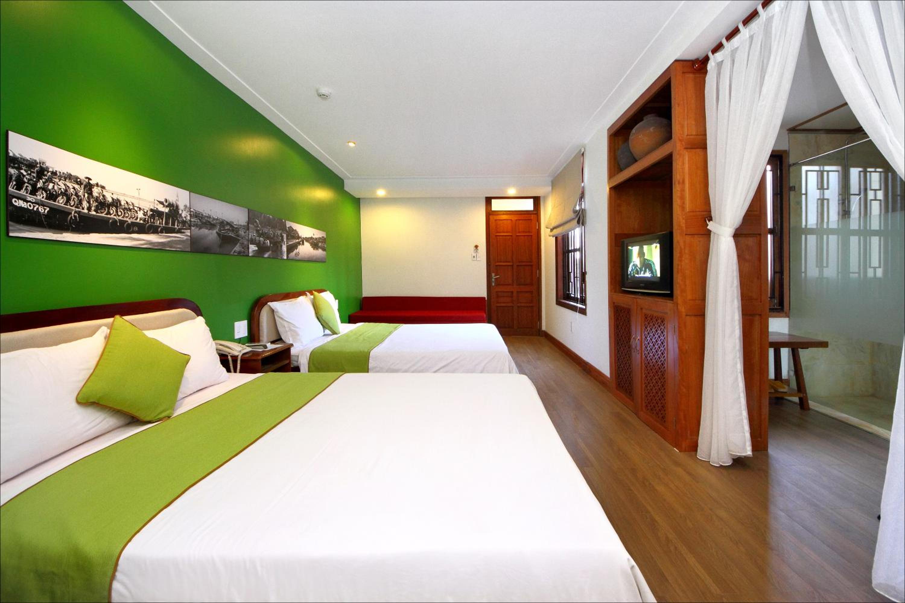 Deluxe Family Room