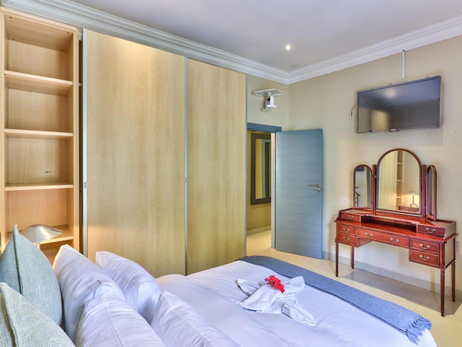 Deluxe Queen Room - Photo 2