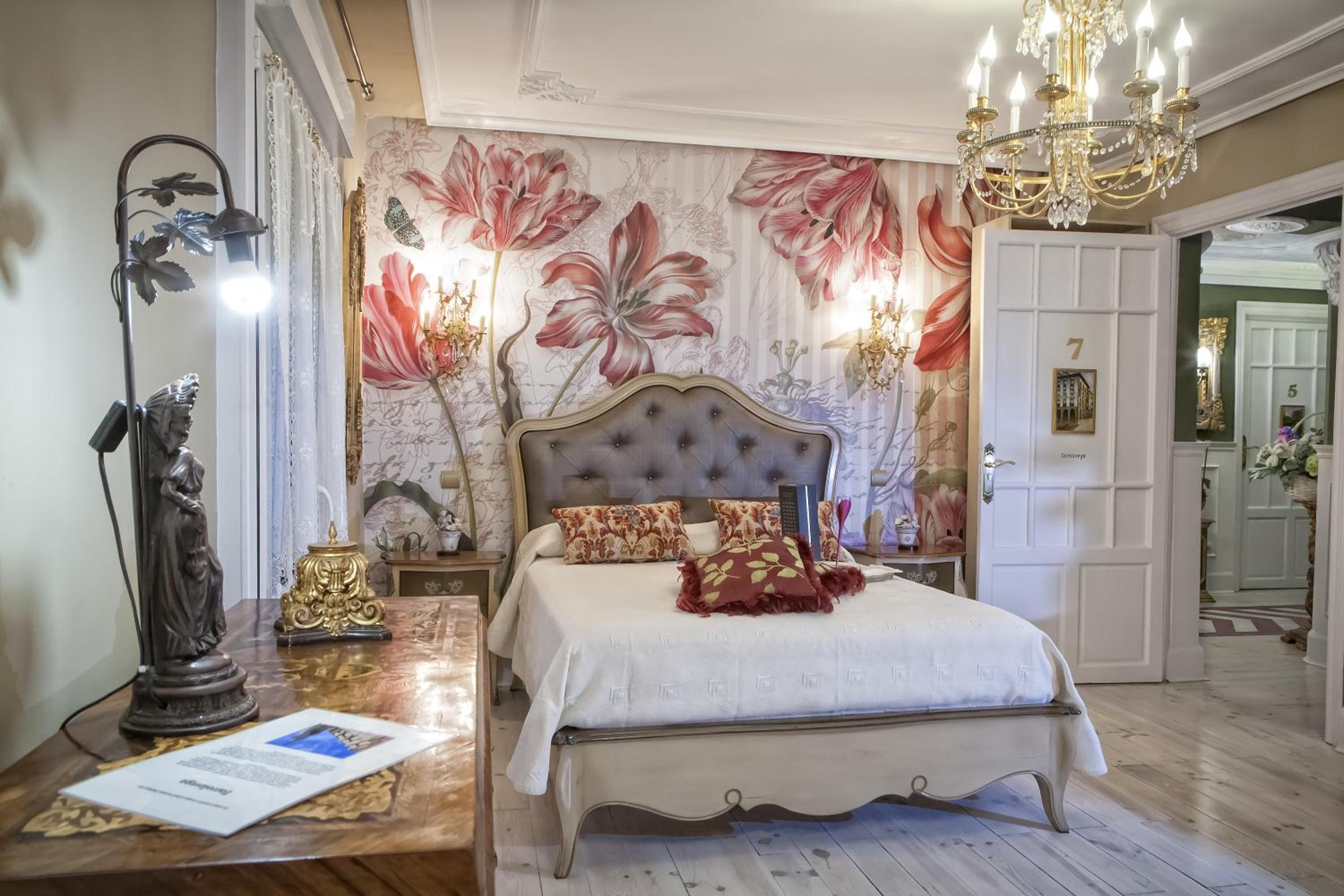 Deluxe Double Room with Bath photo 3
