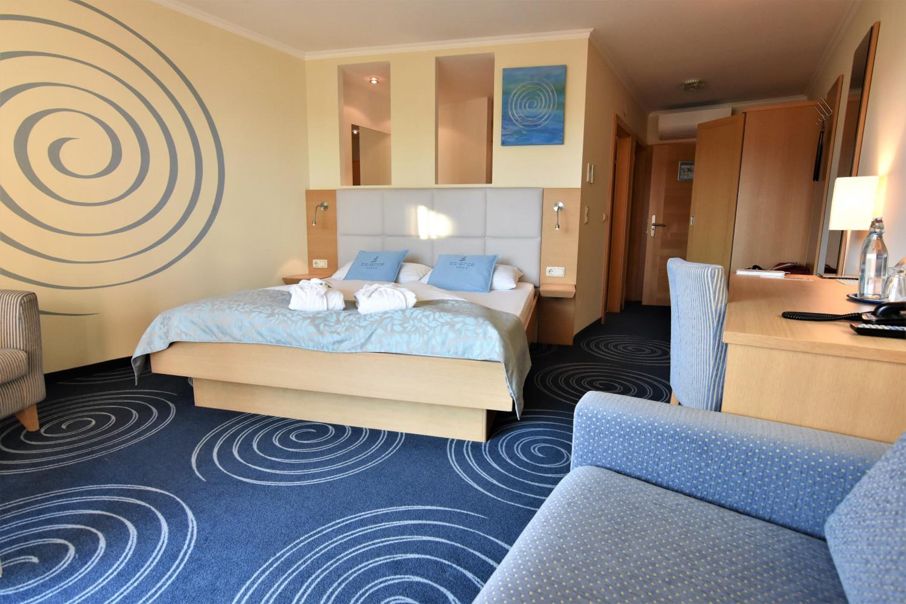 Superior Double Room with Lake View photo 2
