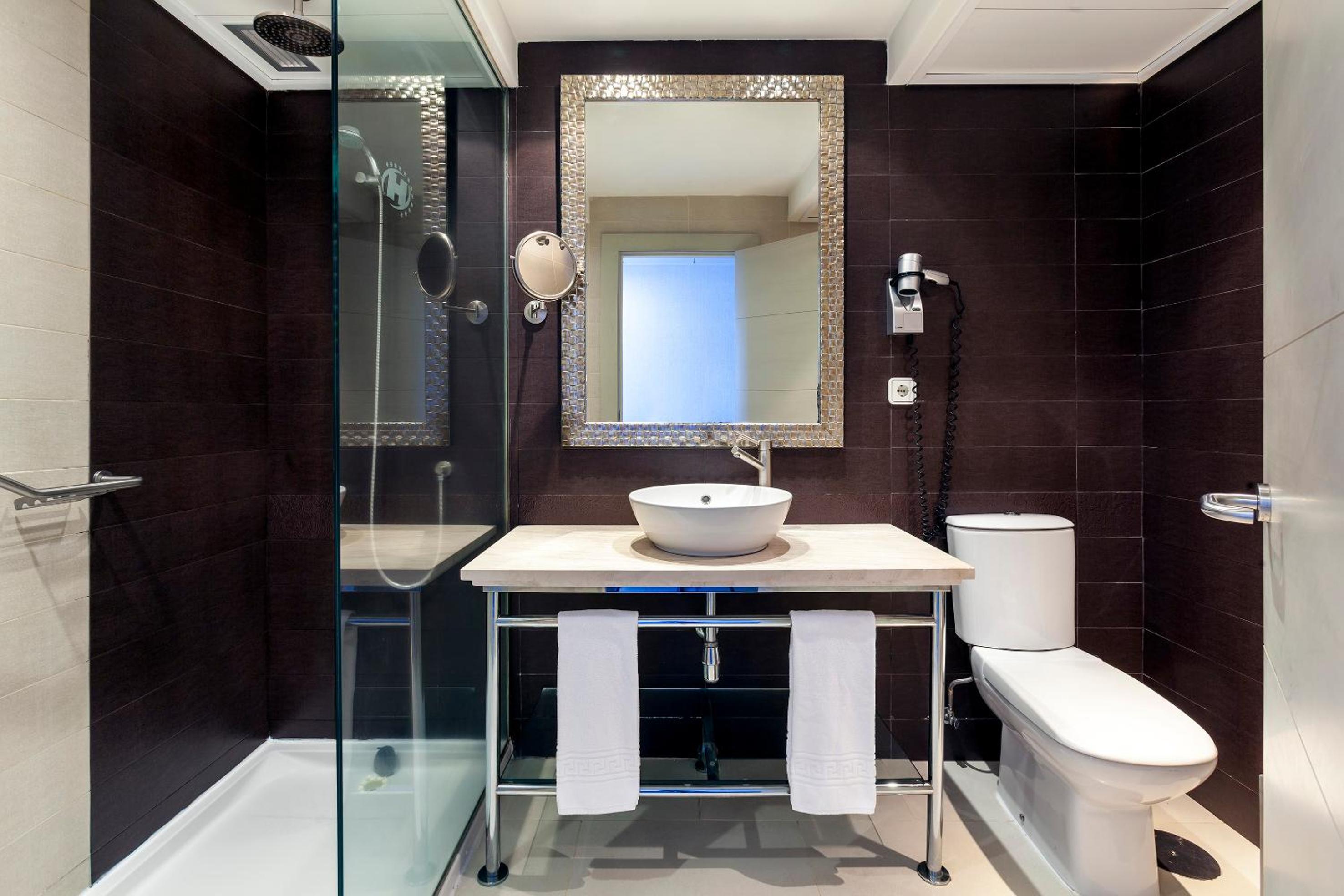 The Level Junior Suite Frontal Sea View thumbnail 6
