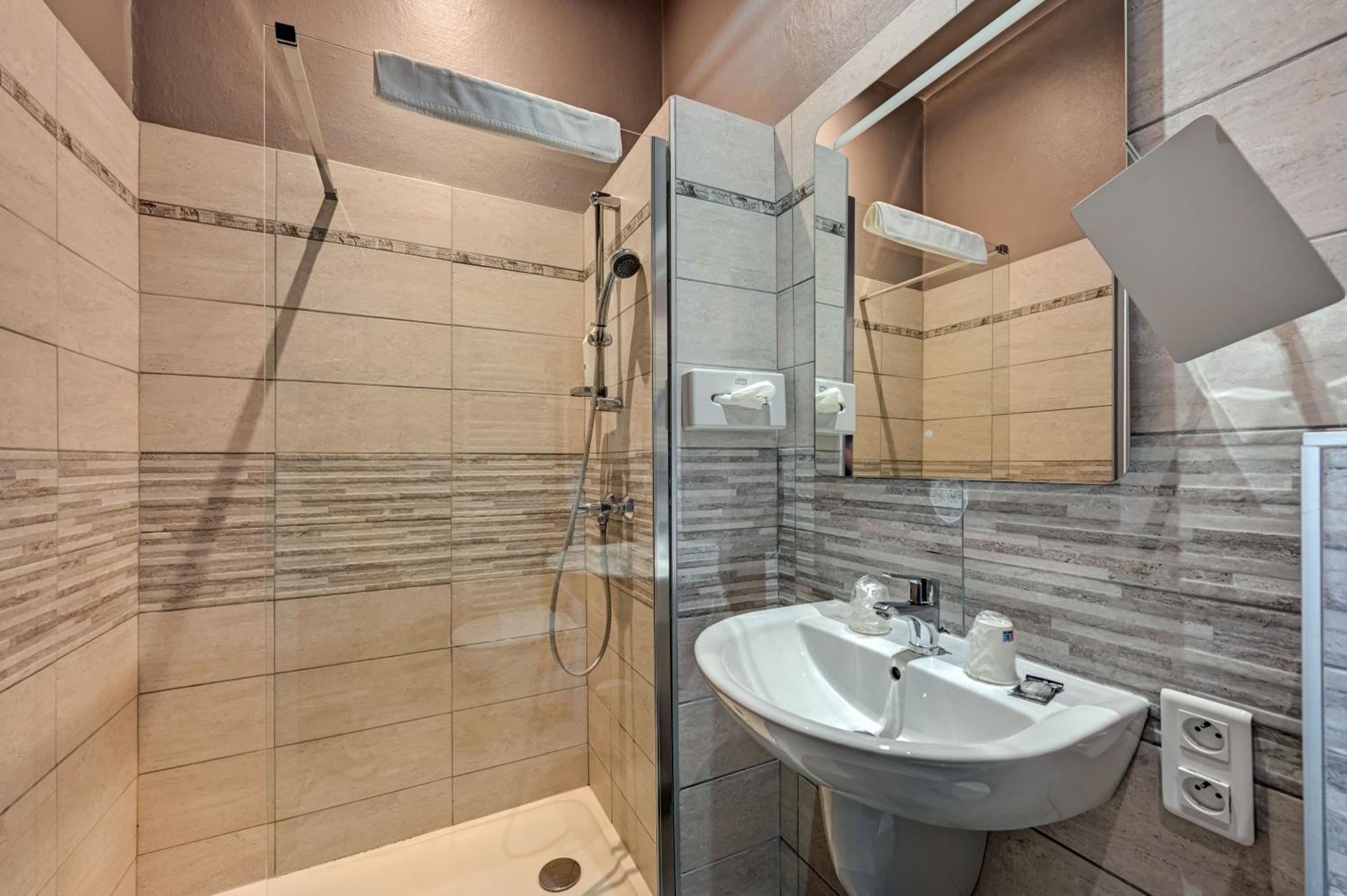Superior Room - Photo 6