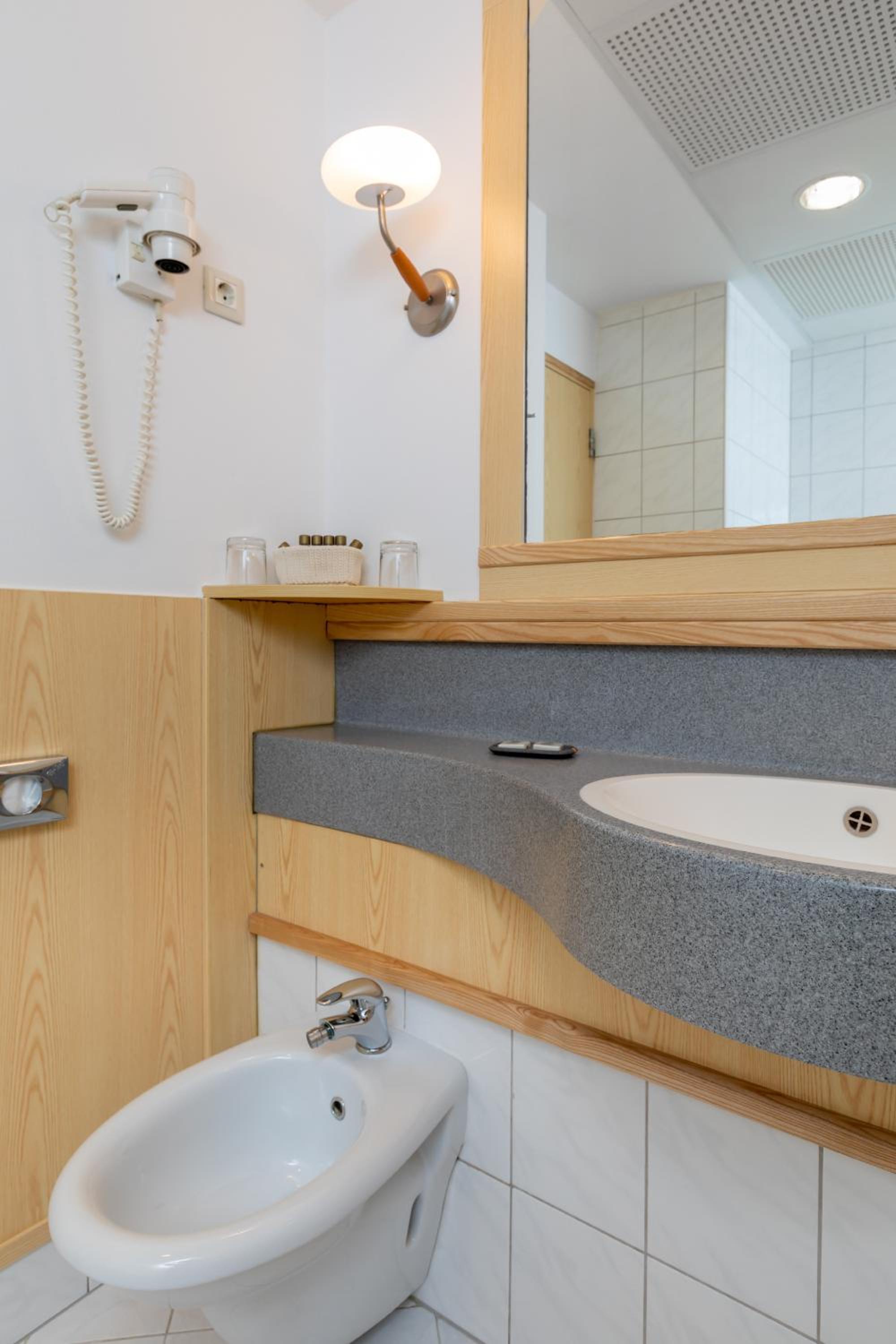 Small Double Room - Photo 4