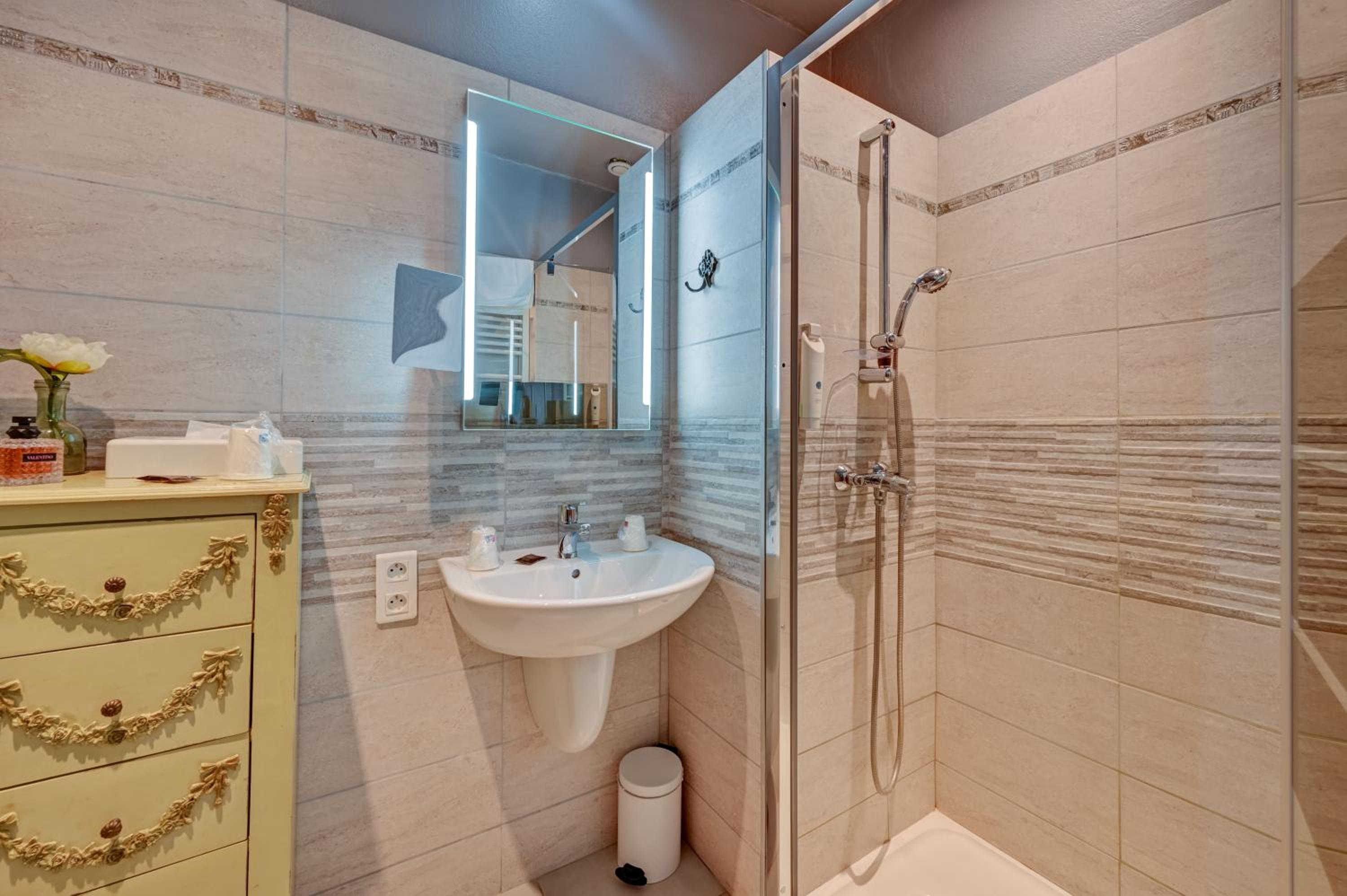 Junior Suite with Terrace - Photo 15