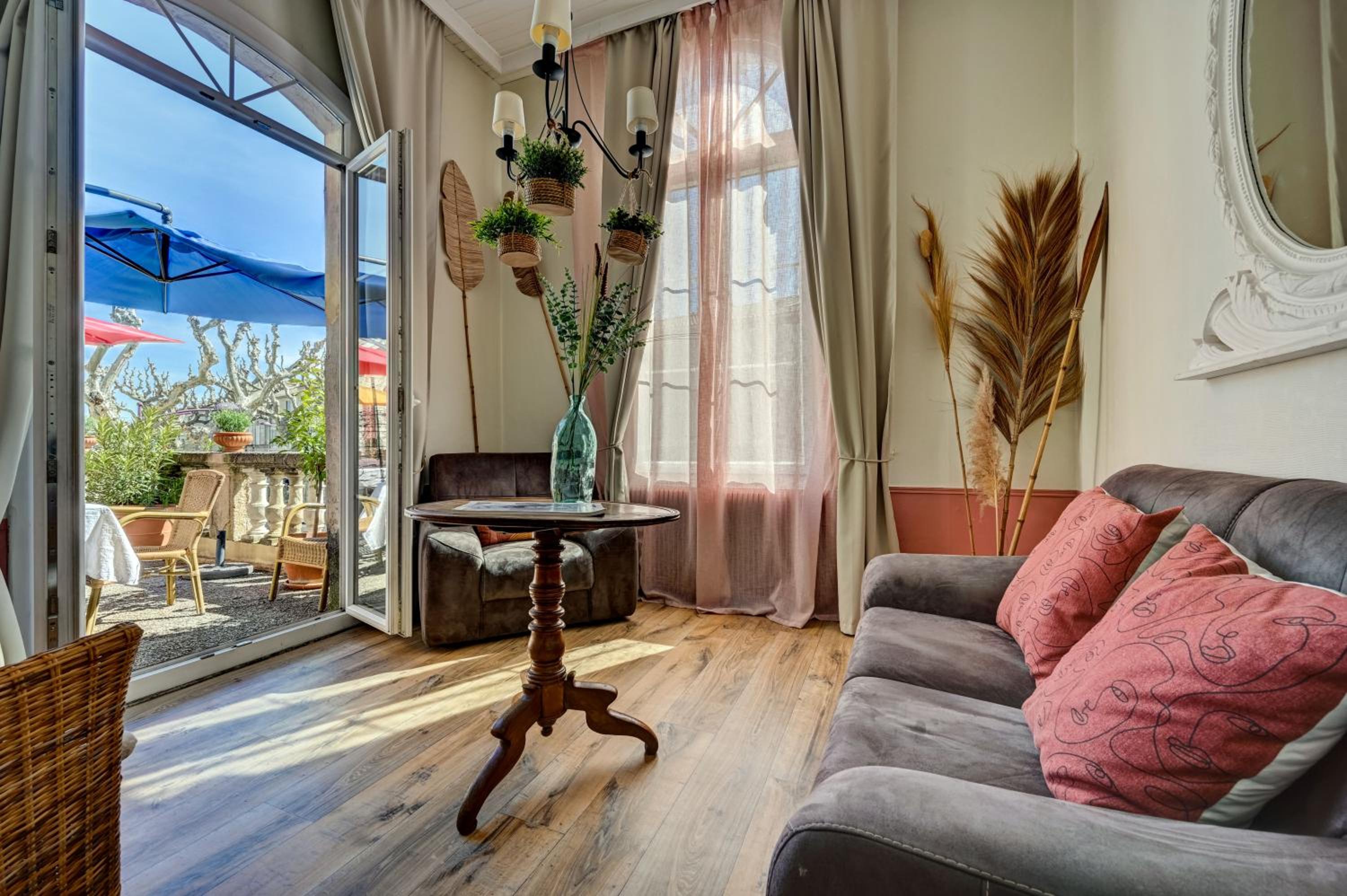 Junior Suite with Terrace - Photo 8