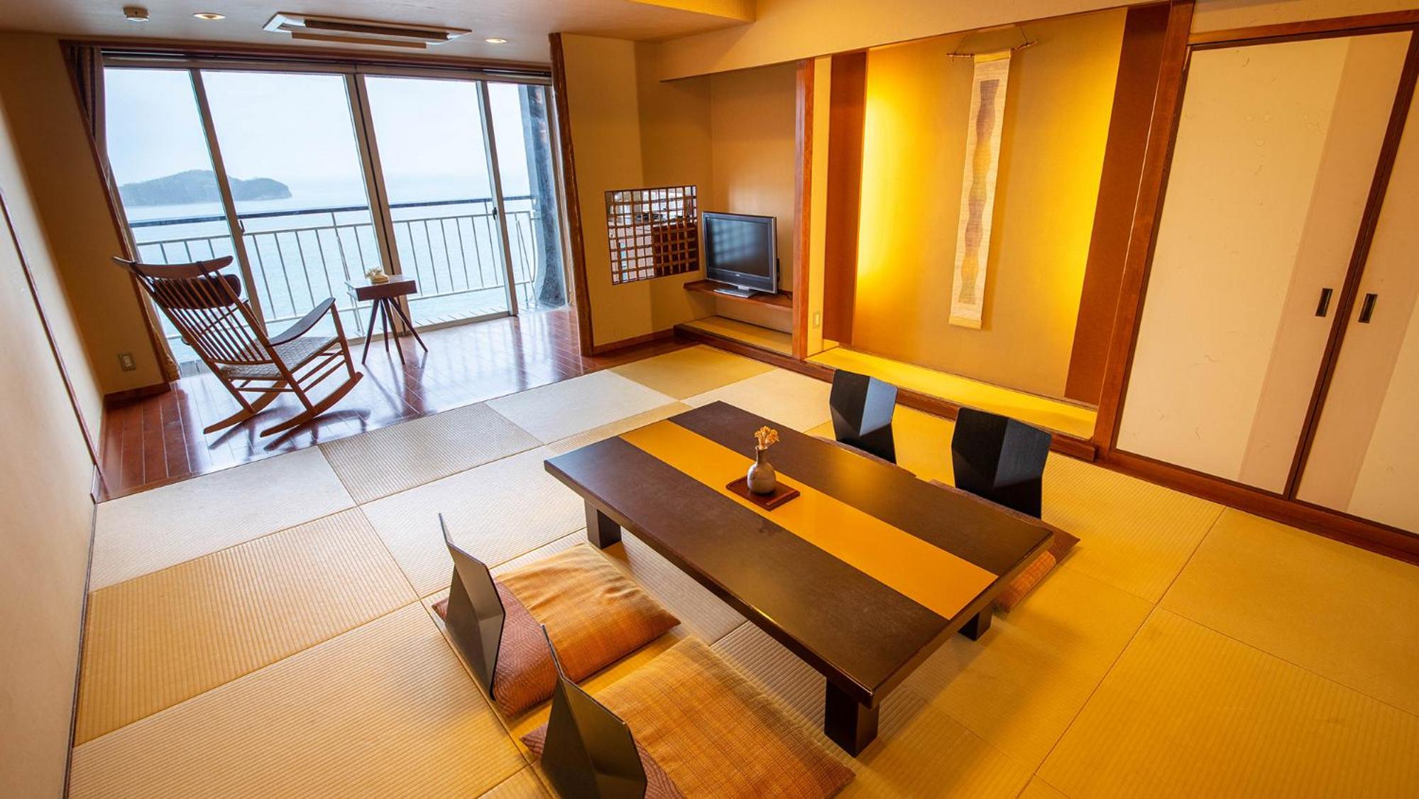 Deluxe Japanese-Style Room with Private Bathroom and Sea View