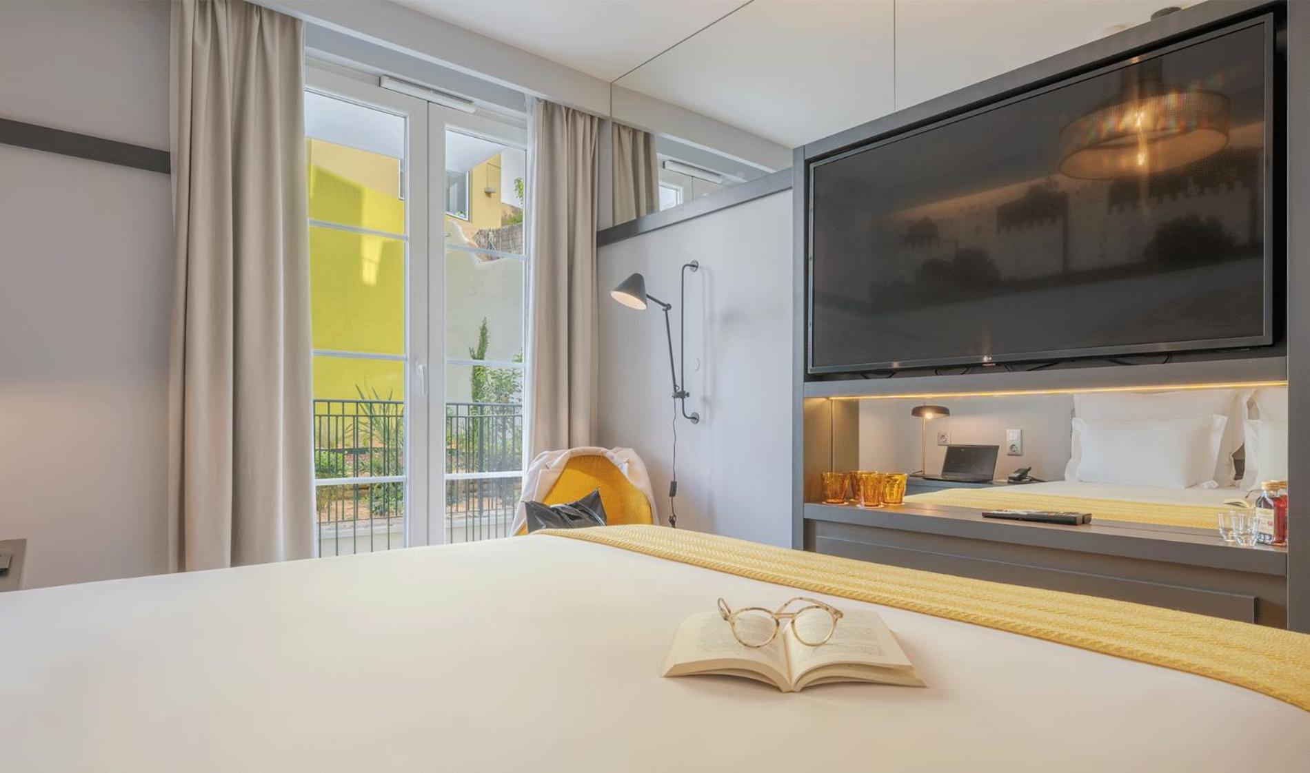 Double Room with Balcony - Photo 1