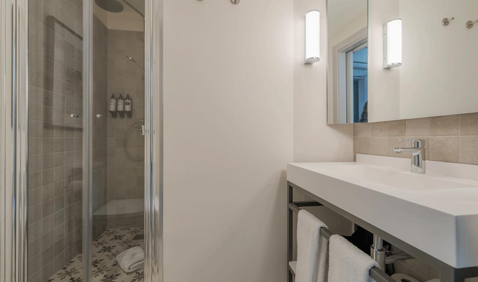 Double Room with Balcony - Photo 3