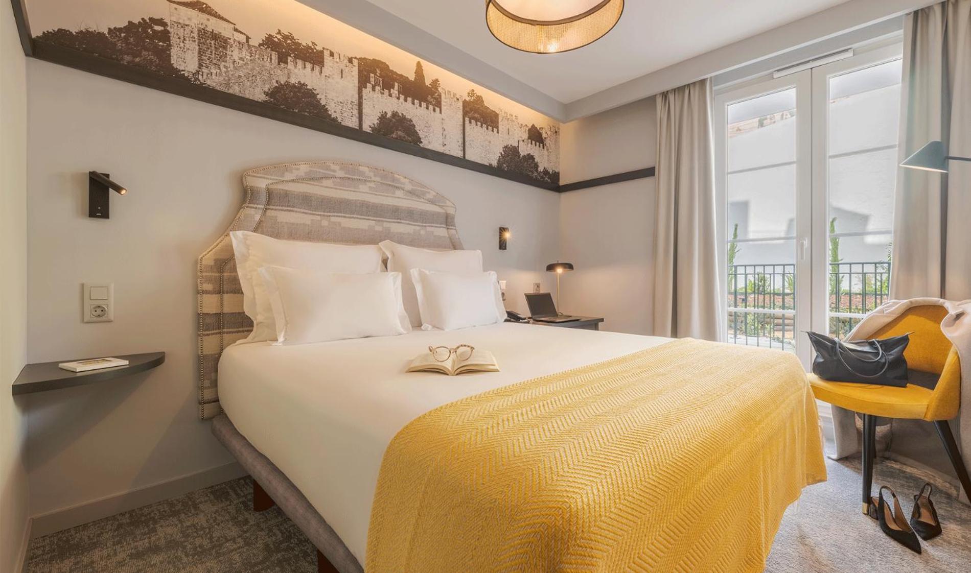 Double Room with Balcony - Photo 2