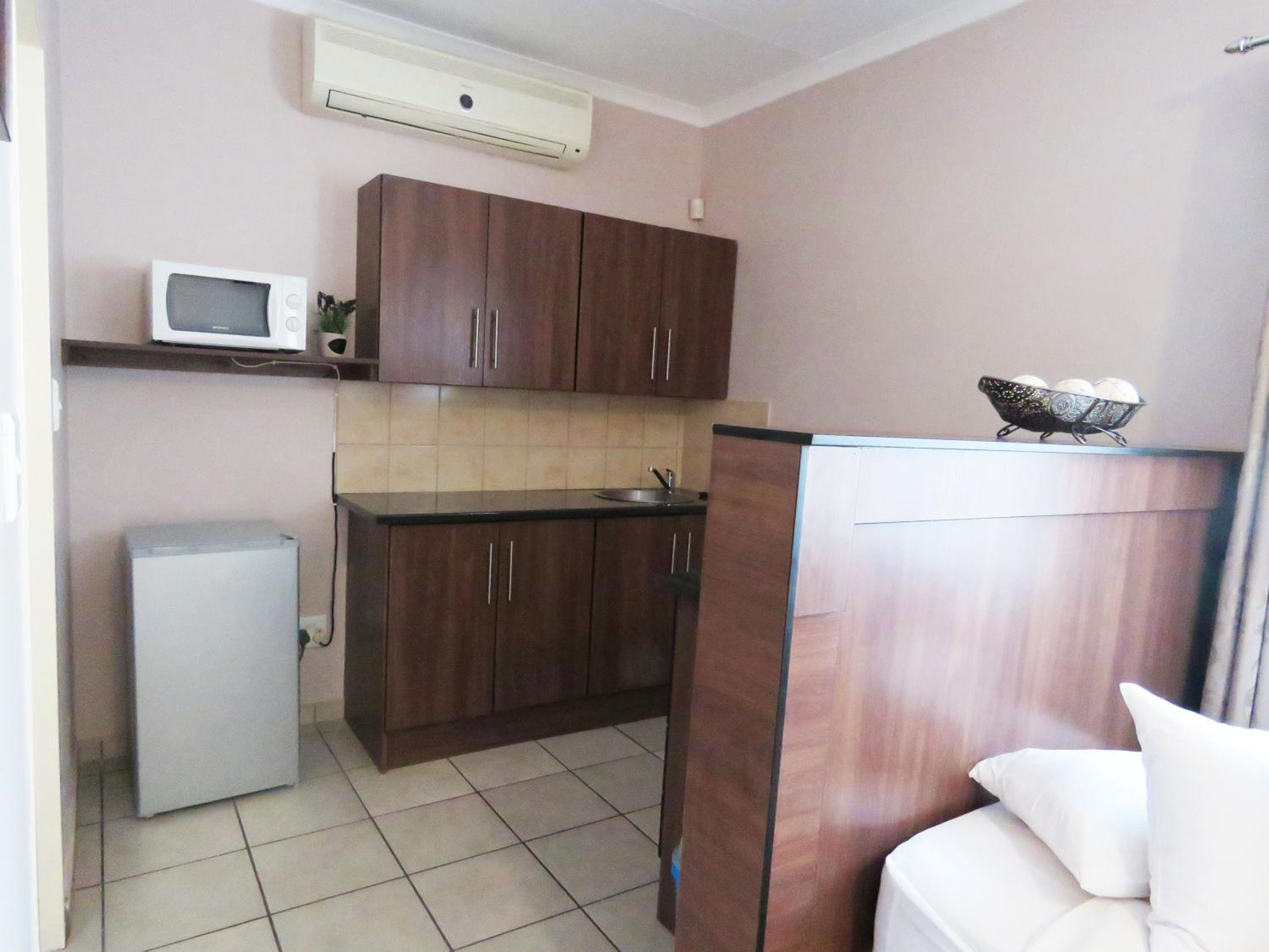 Family Room with Shower - Photo 4