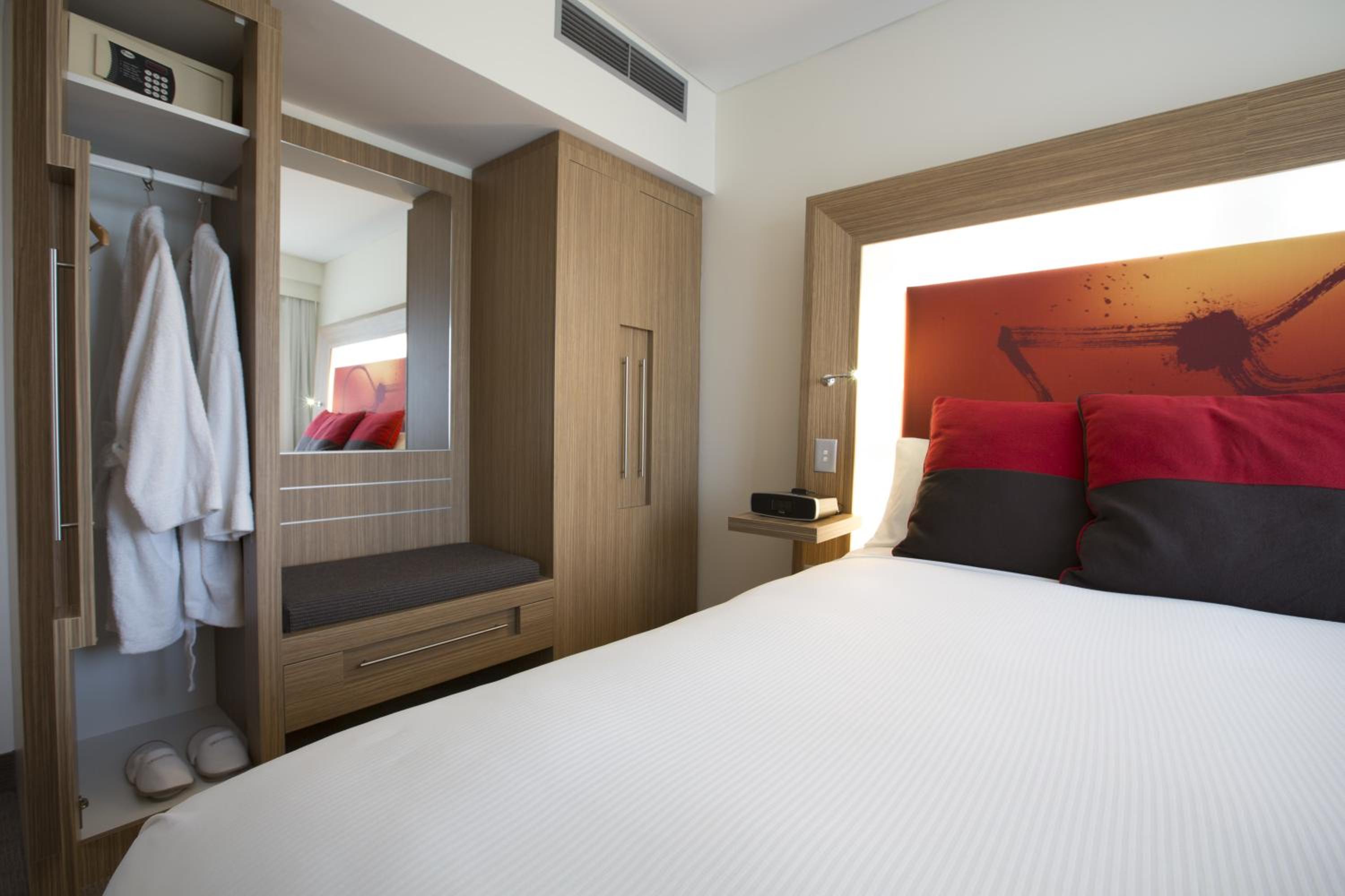 Superior Suite with 1 King Bed and Balcony thumbnail 6