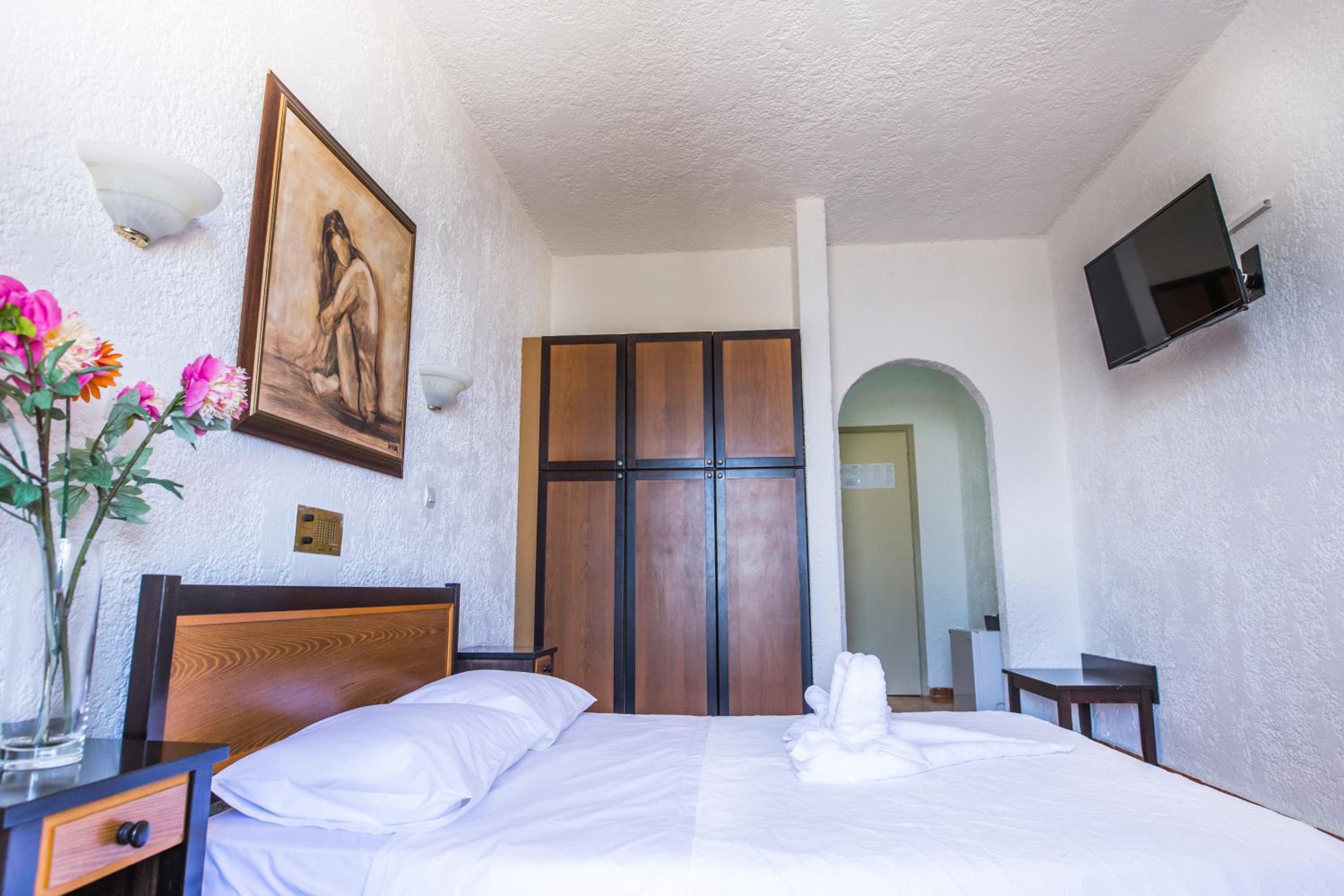 Double or Twin Room with Garden View - Photo 2